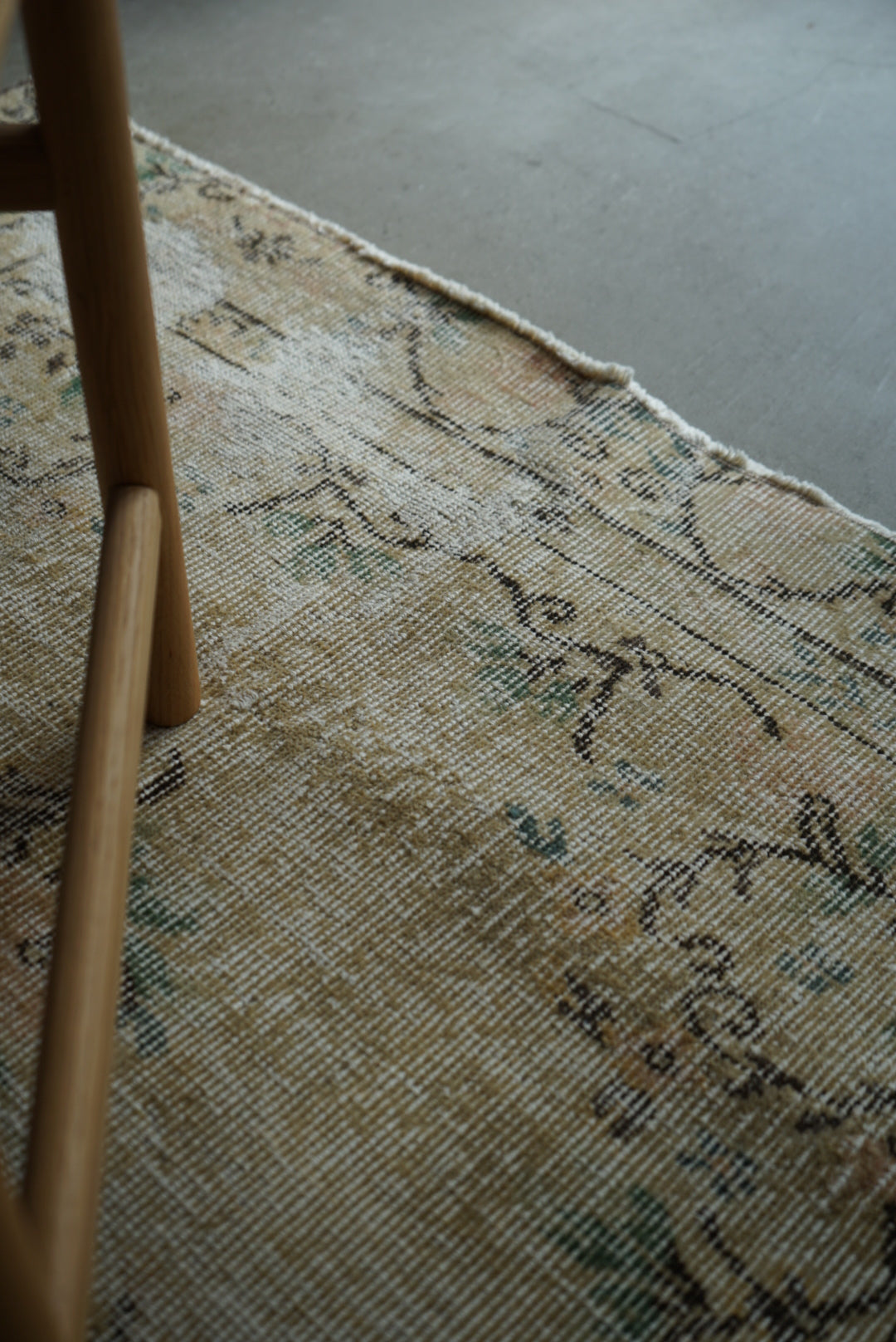 TURKEY OLD ISPARTA YELLOW BEIGE FLOWER 1970年代 194 × 106 cm No.TR25147