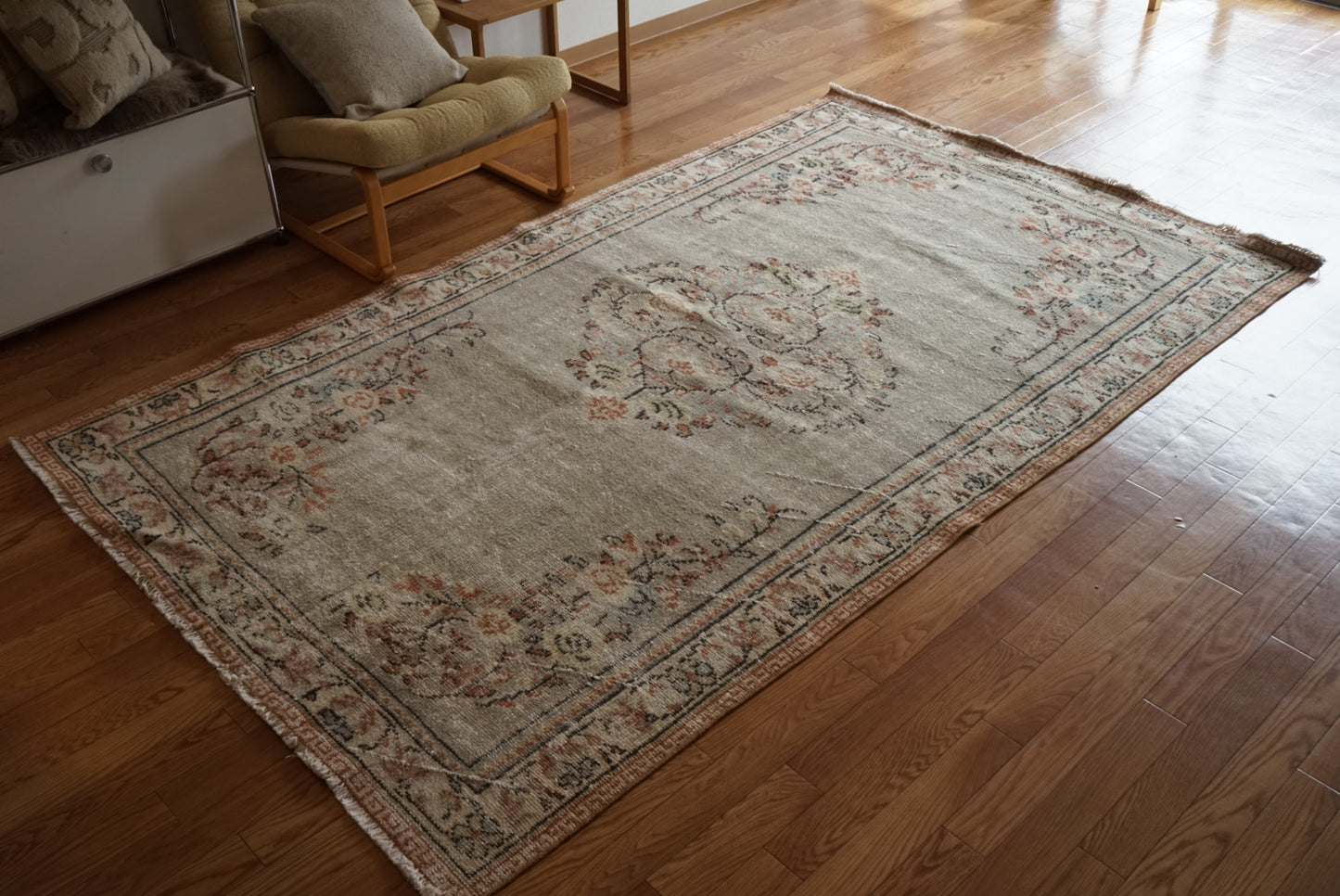 Türkiye Old Isparta Sage Green Flower Medallion 1970年代 248 × 148.5 cm No.TR25511 / 国内送料無料・羊毛手織り絨毯