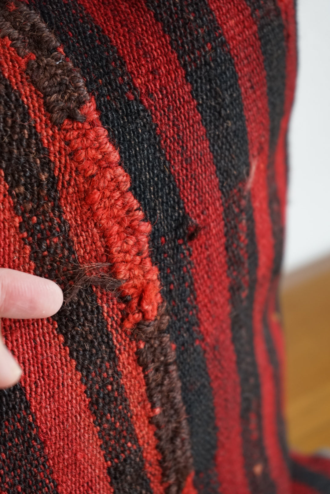 Türkiye Old Kilim Cushion Cover Red , Black Checker Design 50 × 50 cm No.TR25524 / 国内送料無料・羊毛手織りキリム