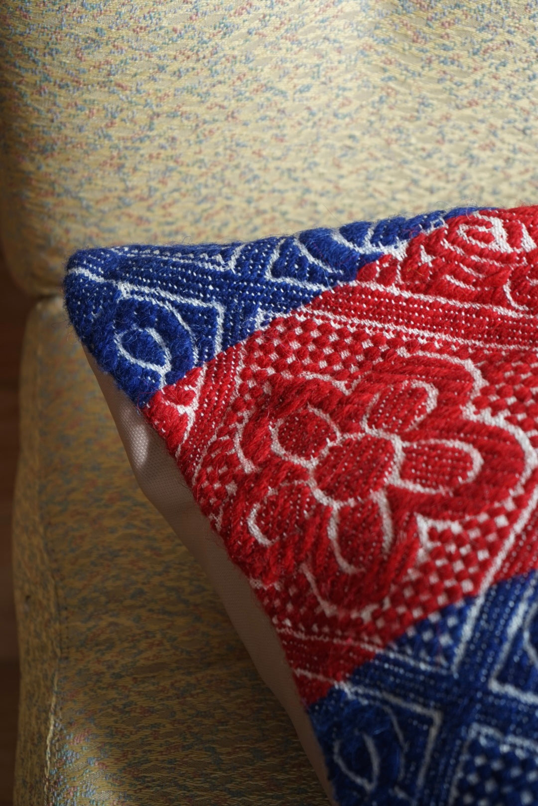 Türkiye Old Kilim Cushion Cover Bicolor Red , Blue Flower 40 × 40 cm No.TR25360