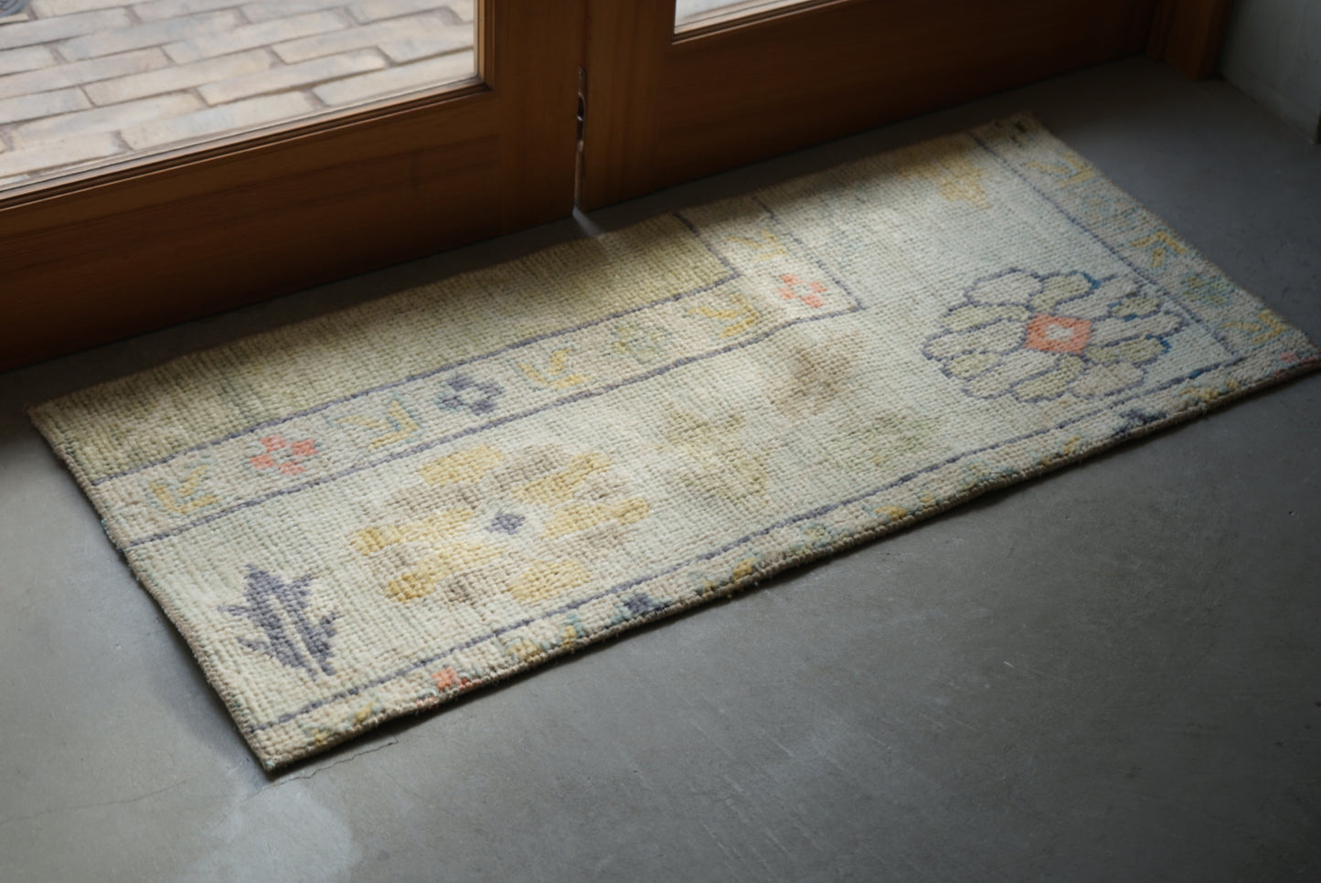 Türkiye Old Oushak Beige Pale Green Small size 1970年代 104 × 46 cm No.TR25245