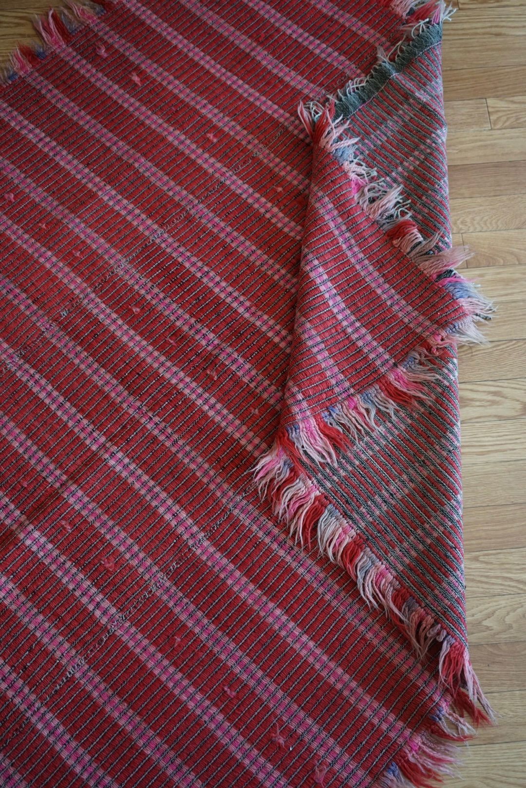 Türkiye Old Kilim Shaggy Pink , Red 1960年代 195 × 144 cm No.TR25546 / 国内送料無料・羊毛手織りキリム