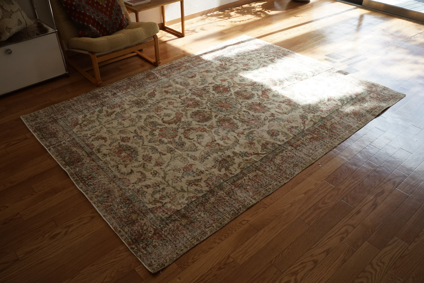 Türkiye Old Isparta Medallion Beige , Green , Rose Red 1960年代 231 × 165 cm No.TR25477 / 国内送料無料・羊毛手織り絨毯