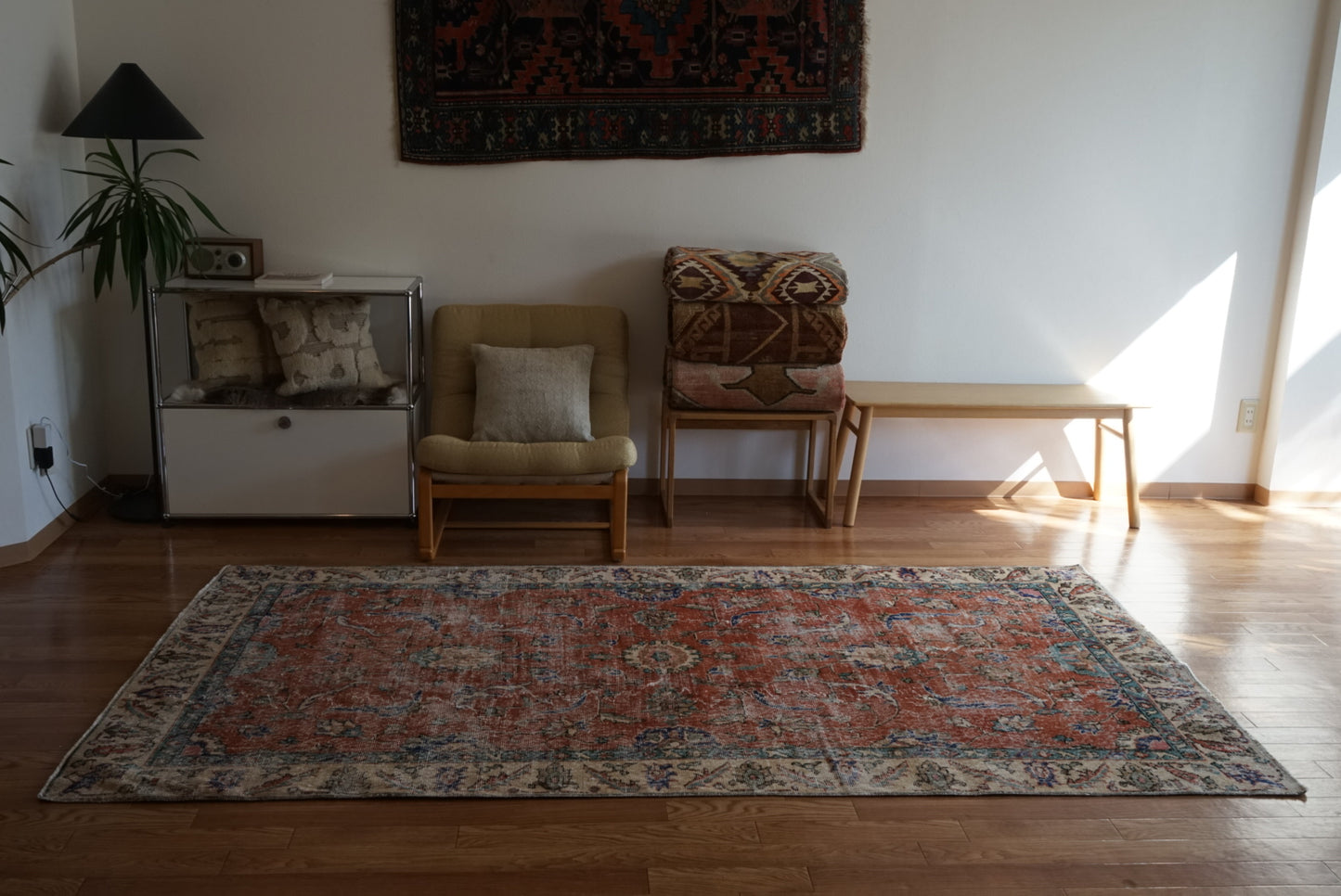 Türkiye Old Isparta Bright Red Flower 1970年代 249 × 132 cm No.TR25505 / 国内送料無料・羊毛手織り絨毯
