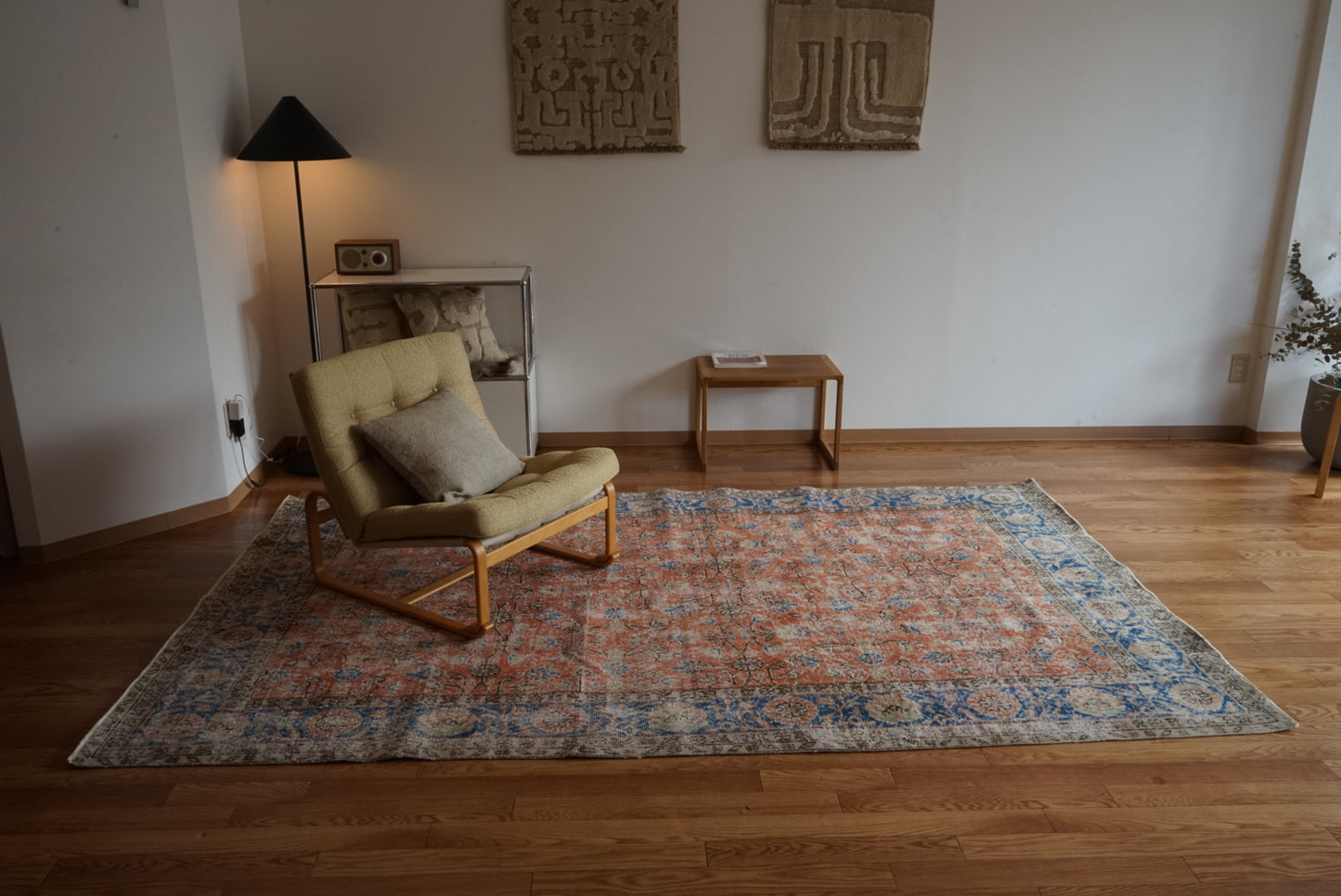 Türkiye Old Isparta Scarlet , Blue 1970年代 271.5 × 164 cm No.TR25507 / 国内送料無料・羊毛手織り絨毯