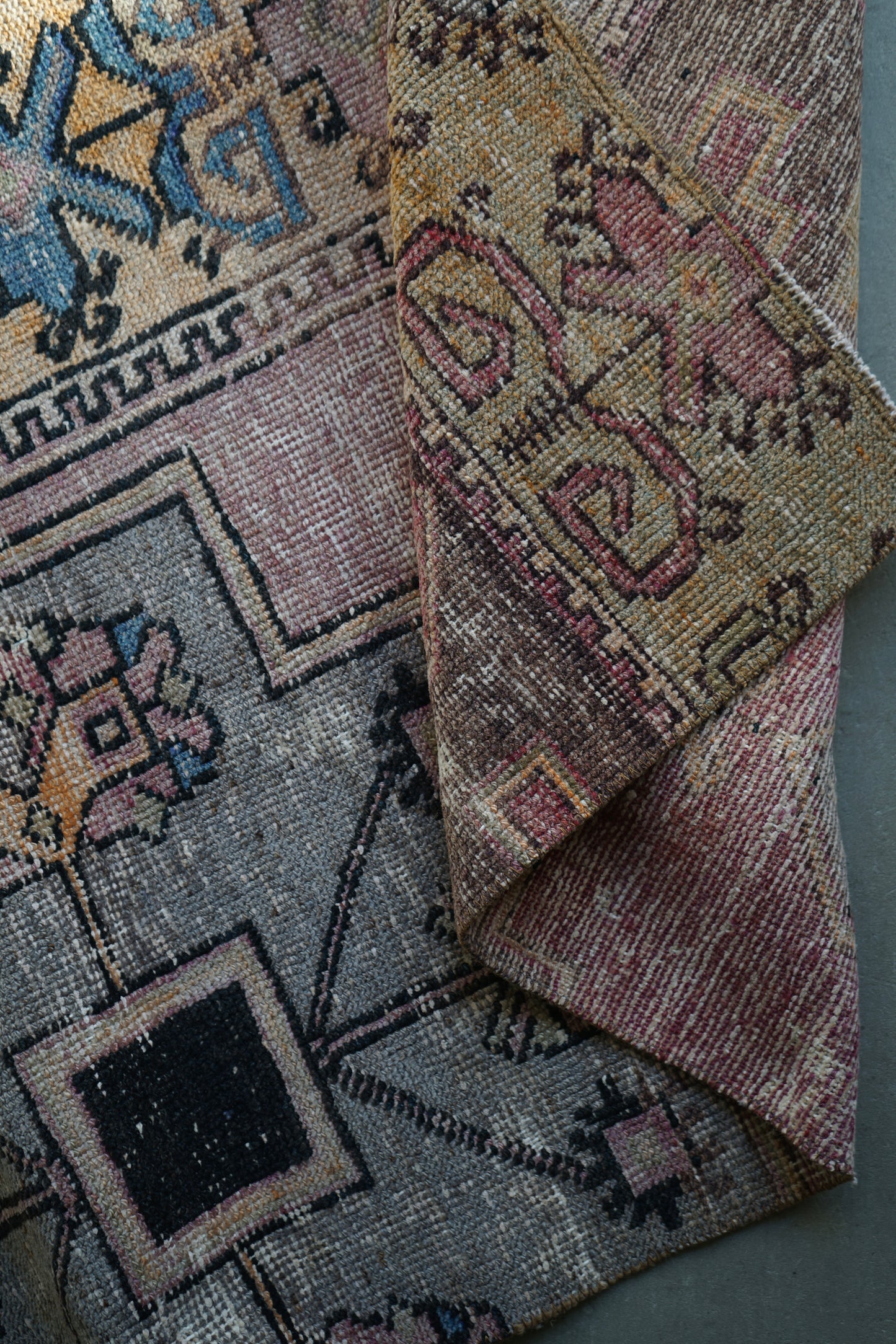 TURKEY OLD ISPARTA PINK BEIGE SMALL SIZE 1970年代 120 × 68 cm No.TR25219