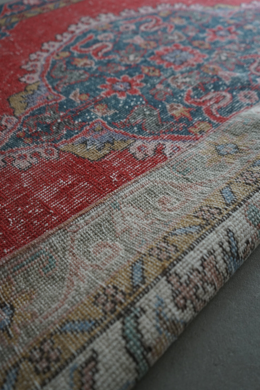 TURKEY OLD ISPARTA RED 1970年代 198 × 109 cm No.TR25143