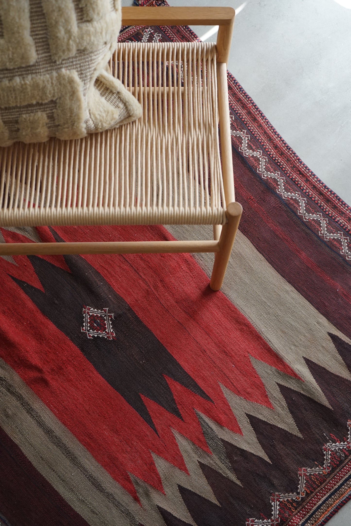 IRAN ANTIQUE AFSHAR TABLECLOTH 1840年代 129 × 126.5 cm