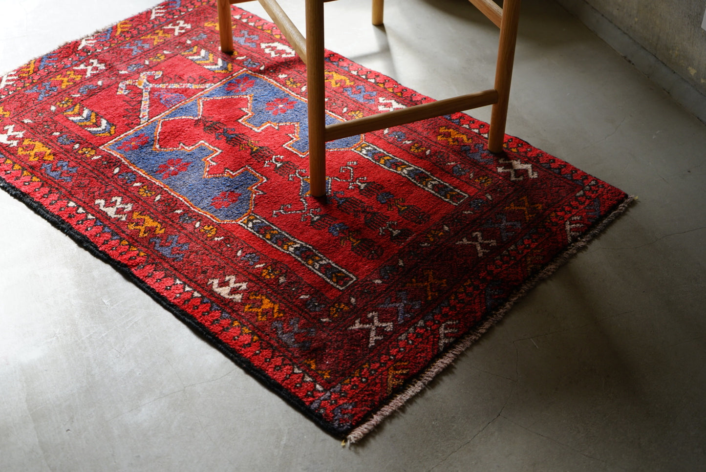 AFGHANISTAN VINTAGE TURKMEN PRAYER RUG 1980年代 124 × 76 cm