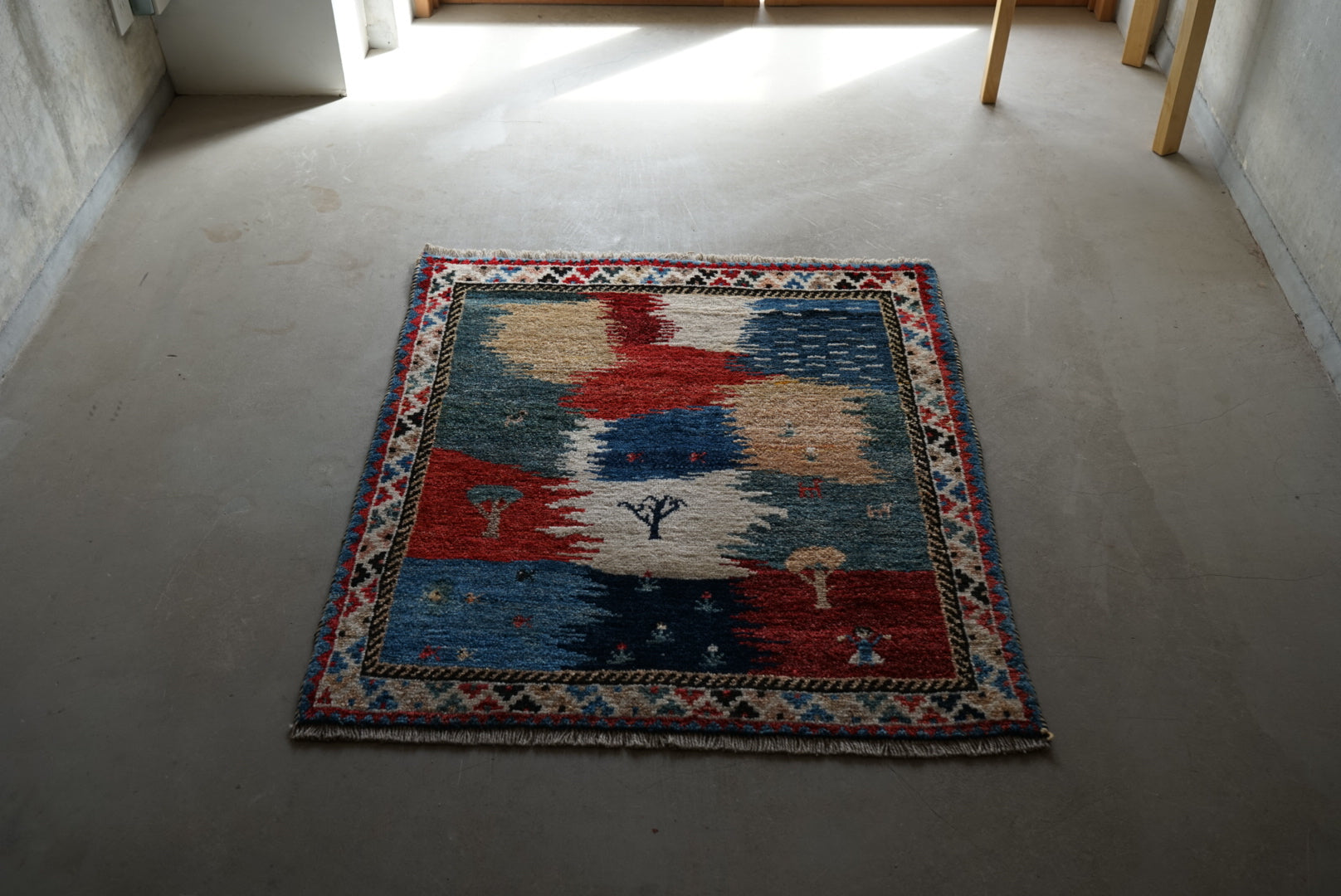 IRAN SHIRAZ QASHQAI OLD GABBEH 1940年代 94 × 84 cm / 3'0