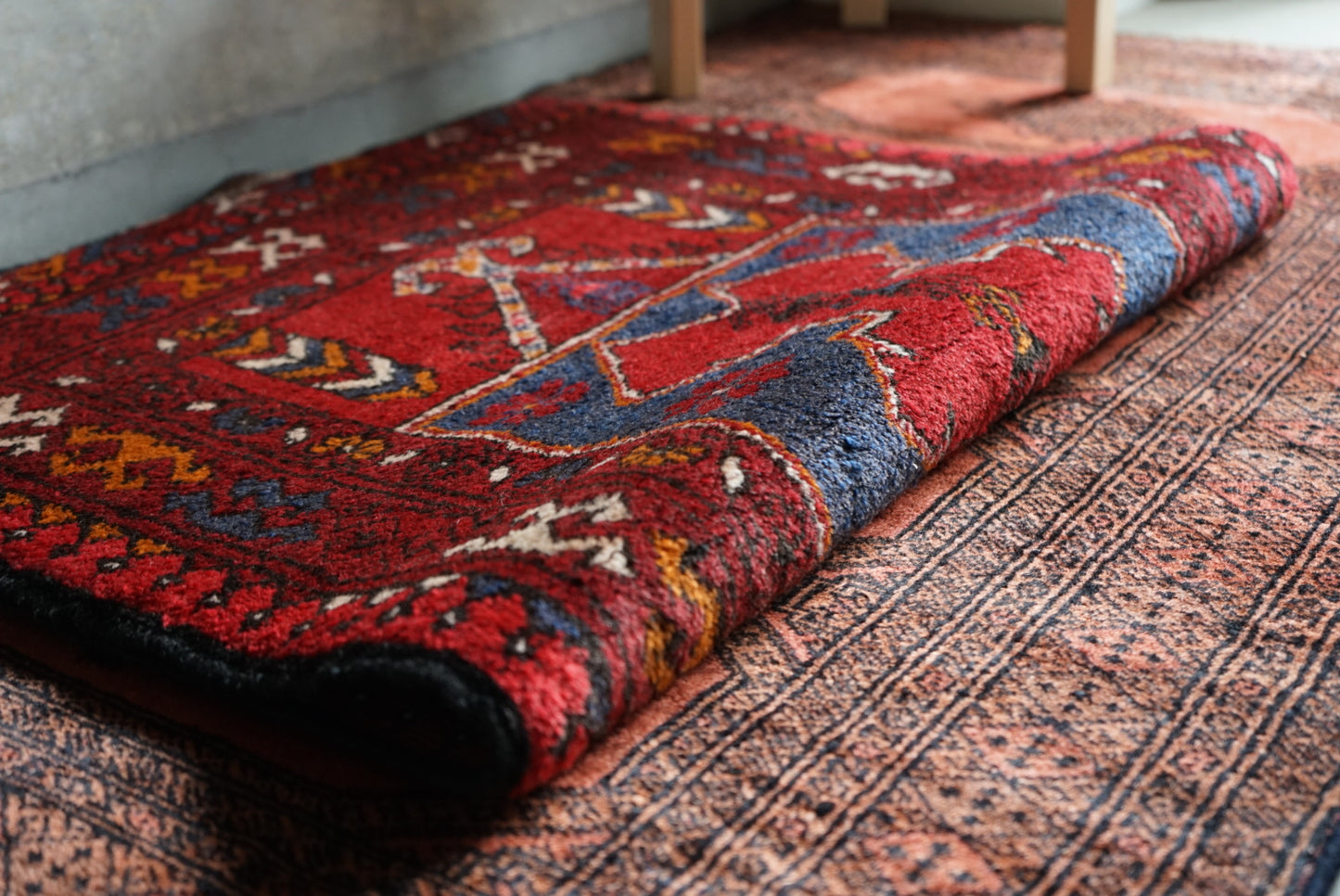 AFGHANISTAN VINTAGE TURKMEN PRAYER RUG 1980年代 124 × 76 cm