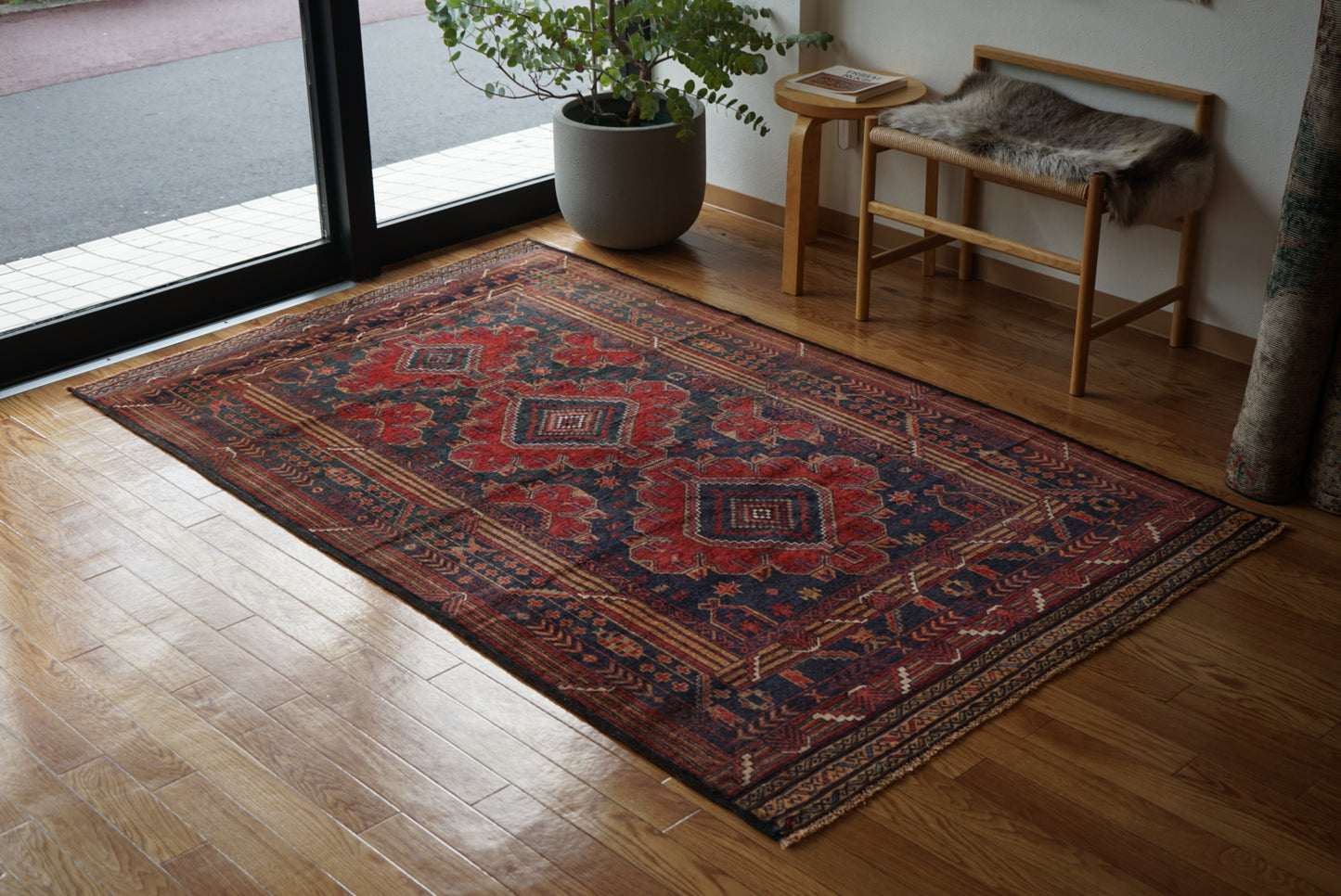 Afghanistan Vintage Baluch Navy Tribal Design 1980年代 208 × 130 cm No.AF2525
