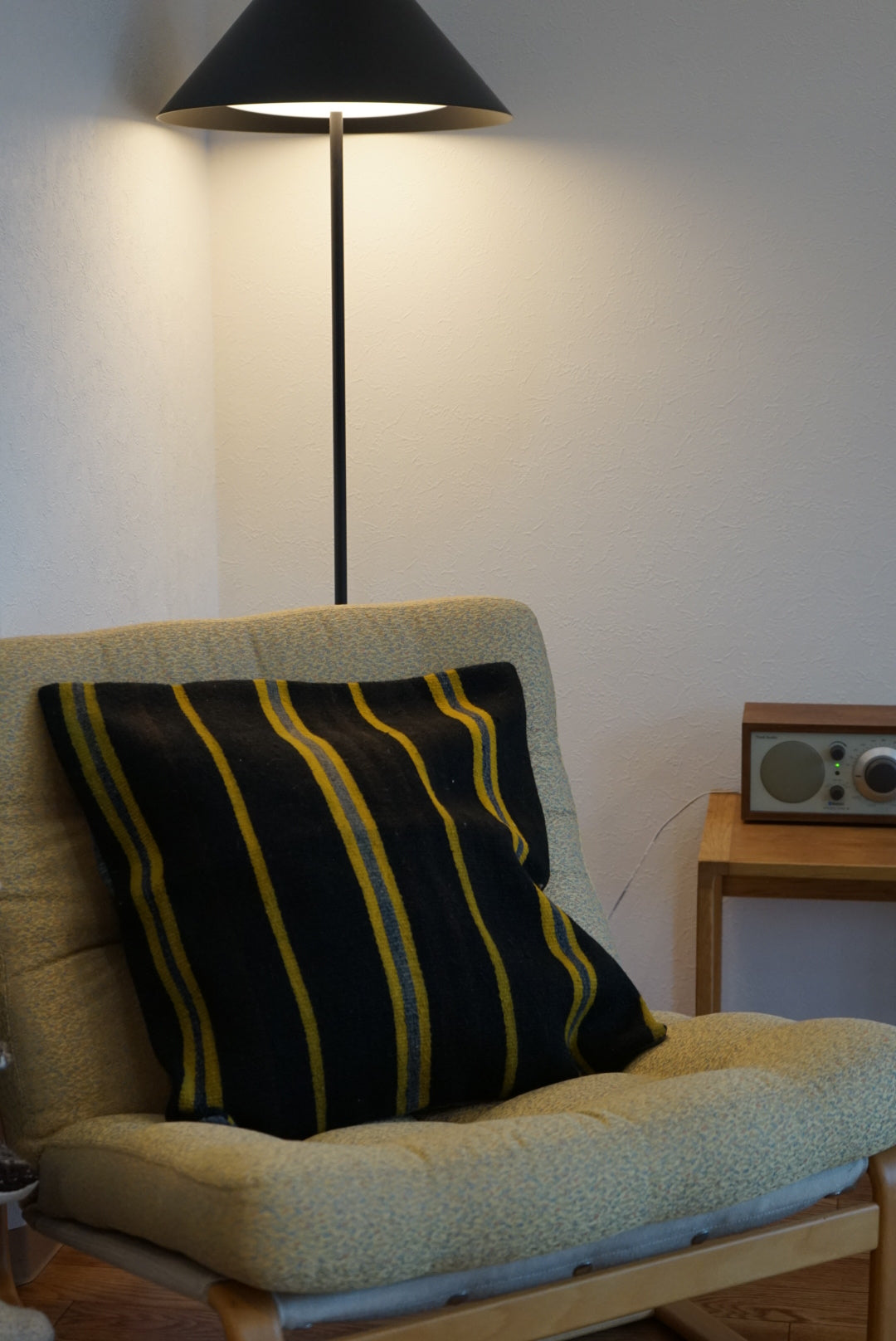 Türkiye Old Kilim Cushion Cover Black , Yellow , Blue Stripe Design 50 × 50 cm No.TR25567 / 送料無料・羊毛手織りキリム