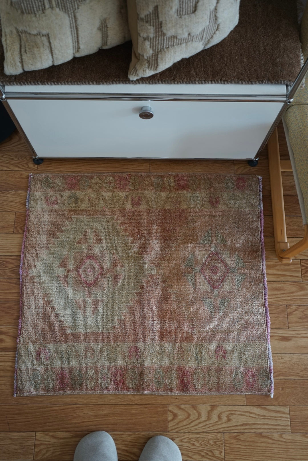 Türkiye Old Oushak Pink Medallion 1970年代 77.5 × 72 cm No.TR25413