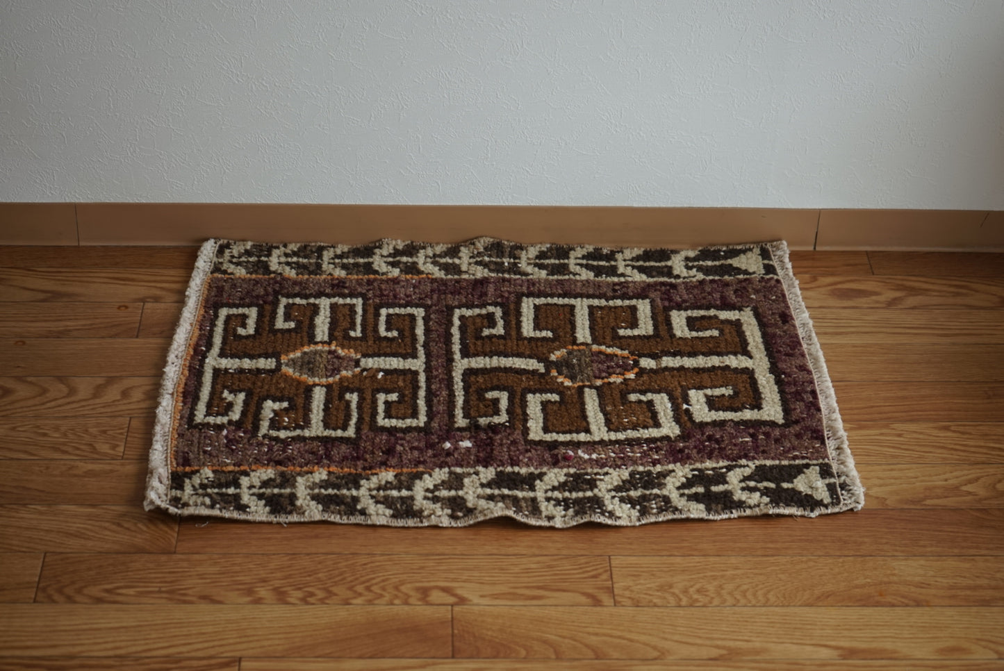 Türkiye Old Oushak Purple 1970年代 72 × 54 cm No.TR25426