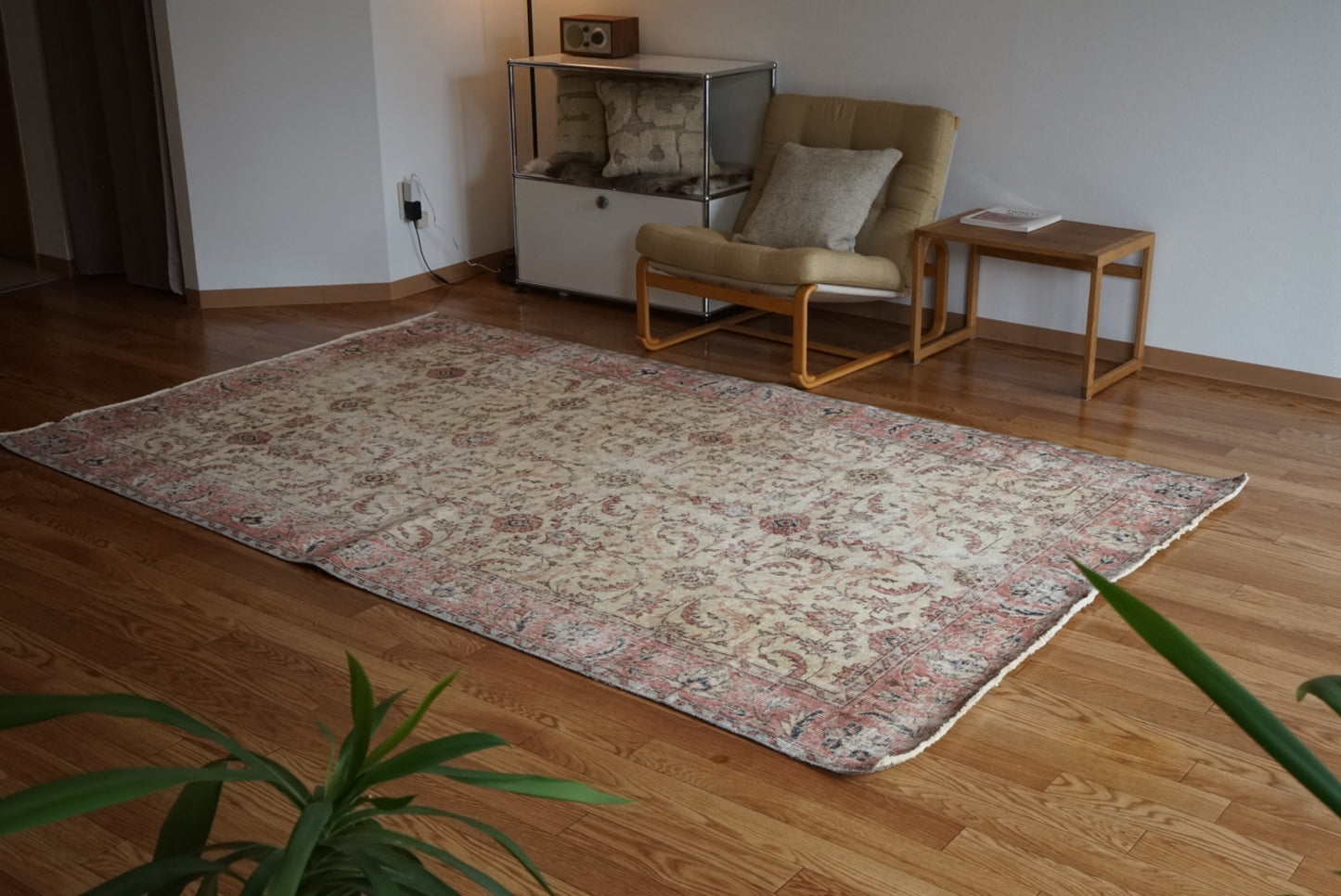 Türkiye Old Isparta Floral Pink , Beige 1970年代 250 × 154 cm No.TR25496 / 国内送料無料