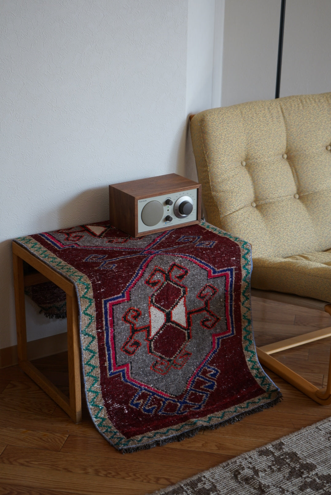 Türkiye Old Oushak Red , Green 1970年代 110.5 × 52 cm No.TR25541 / 国内送料無料・羊毛手織り絨毯