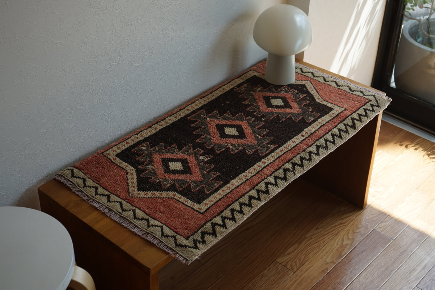 Türkiye Old Oushak Pink , Black 1970年代  89 × 51 cm No.TR25410