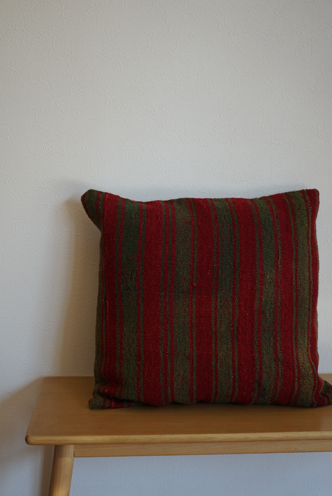 Türkiye Old Kilim Cushion Cover Green , Red Stripe Design 50 × 50 cm No.TR25556 / 送料無料・羊毛手織りキリム