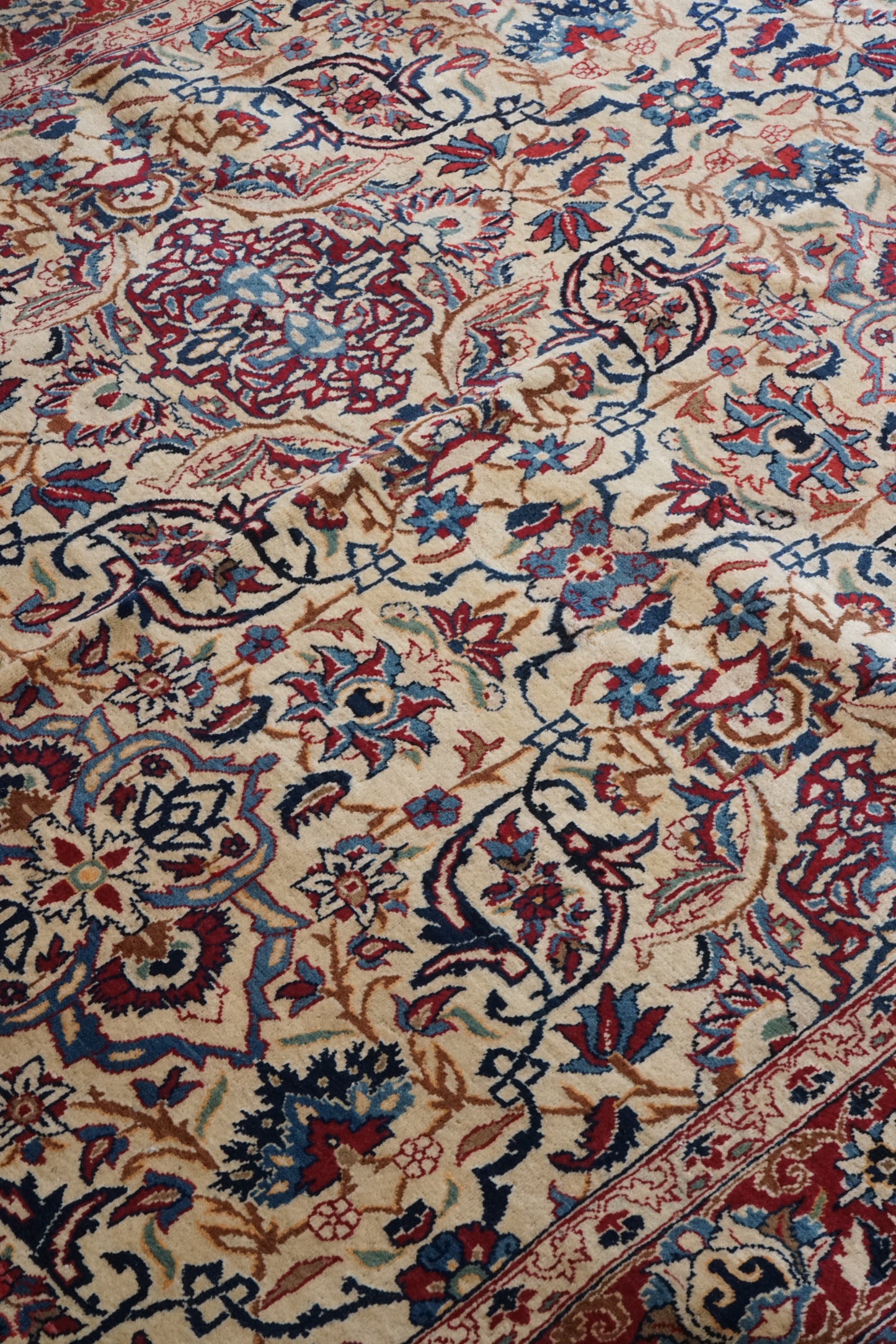 店頭販売 Iran Antique Esfahan 1840年代 231 × 157 cm / 国内送料無料・羊毛手織り絨毯