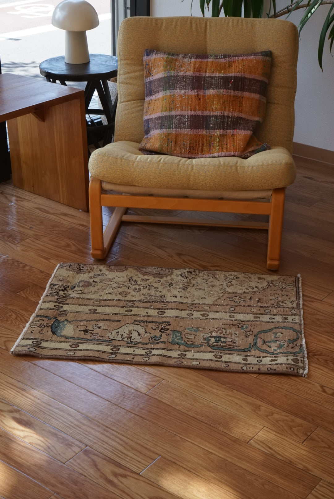 Türkiye Old Oushak Beige , Green Classical Design 1970年代 75 × 53 cm No.TR25468