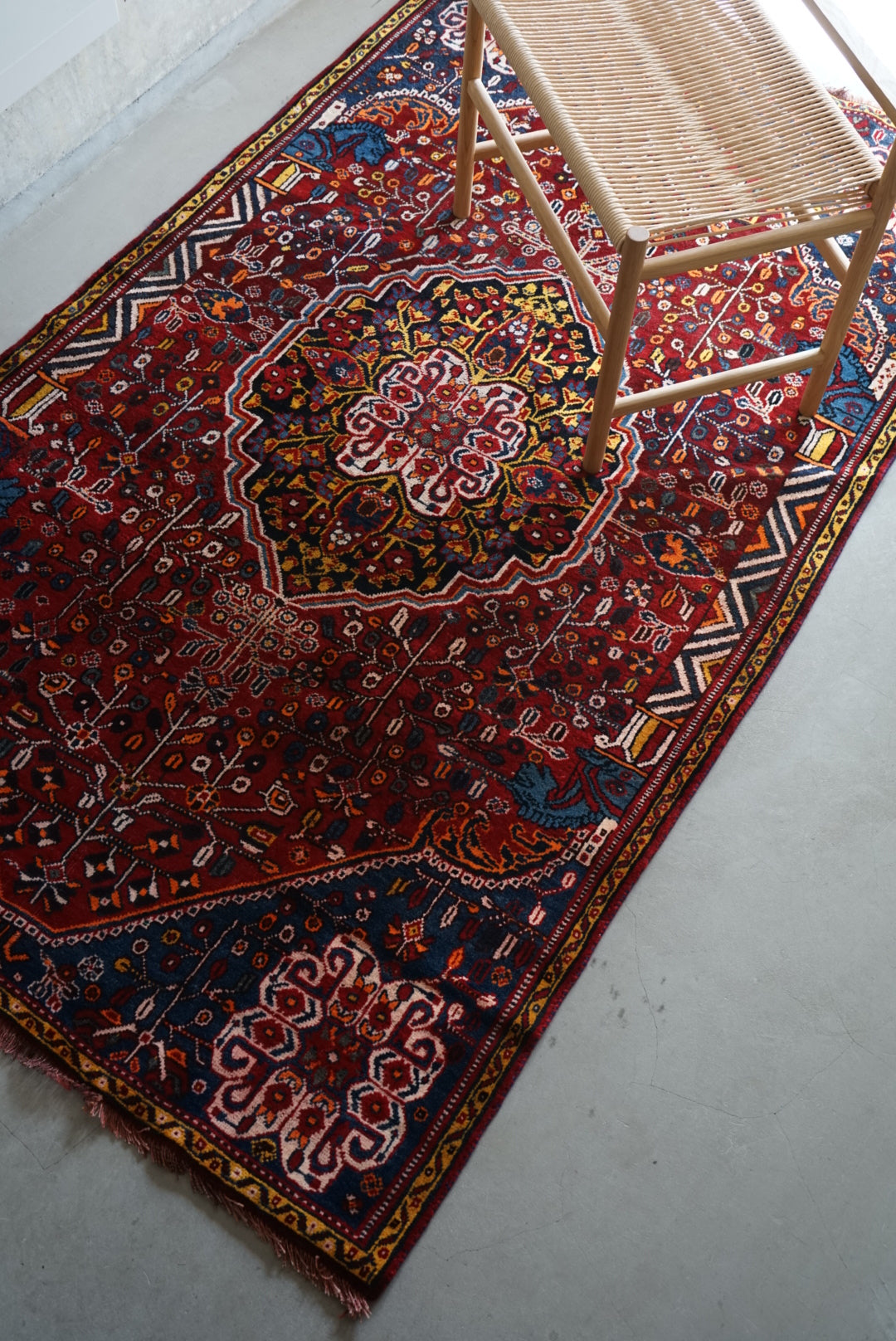 IRAN ANTIQUE SHIRAZ QASHQAI HEYBATLO 1880年代 214 × 123 cm