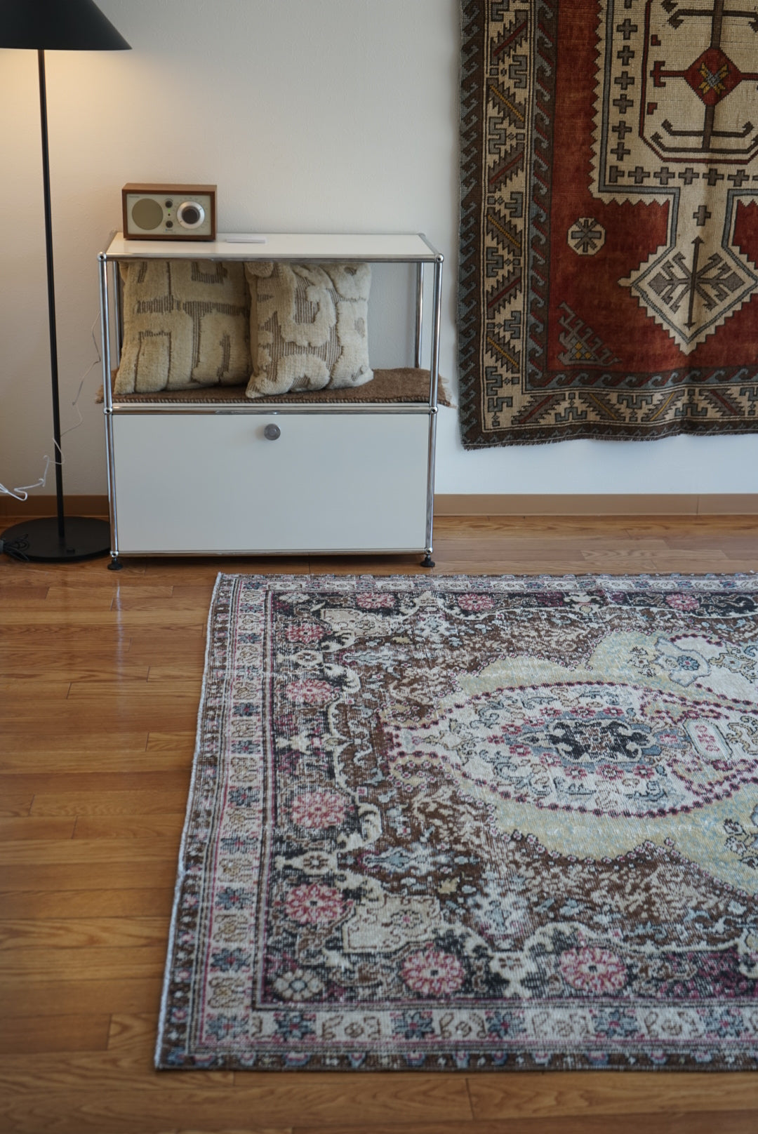 Türkiye Old Oushak Flower Medallion Black Butterfly 1970年代 263 × 176 cm No.TR25402