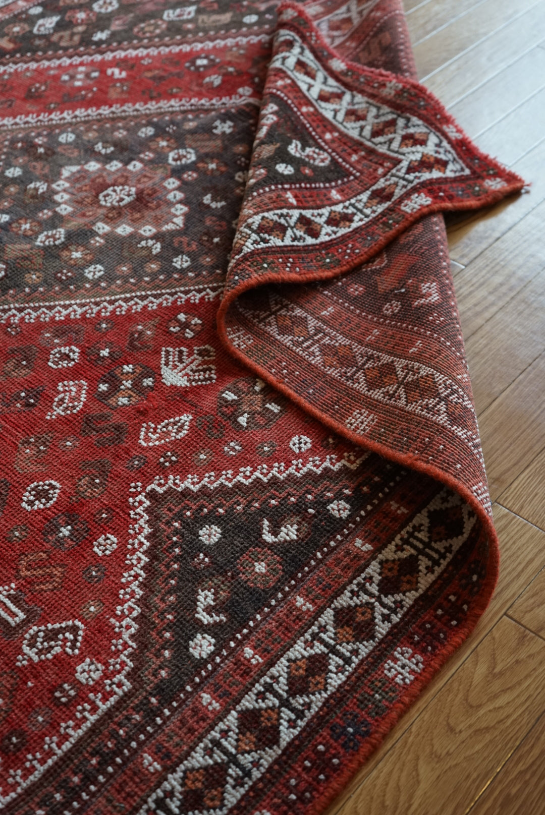 店頭販売 Türkiye Old Persia Design Red , Black 1960年代 263 × 145 cm No.TR25515 / 国内送料無料・羊毛手織り絨毯