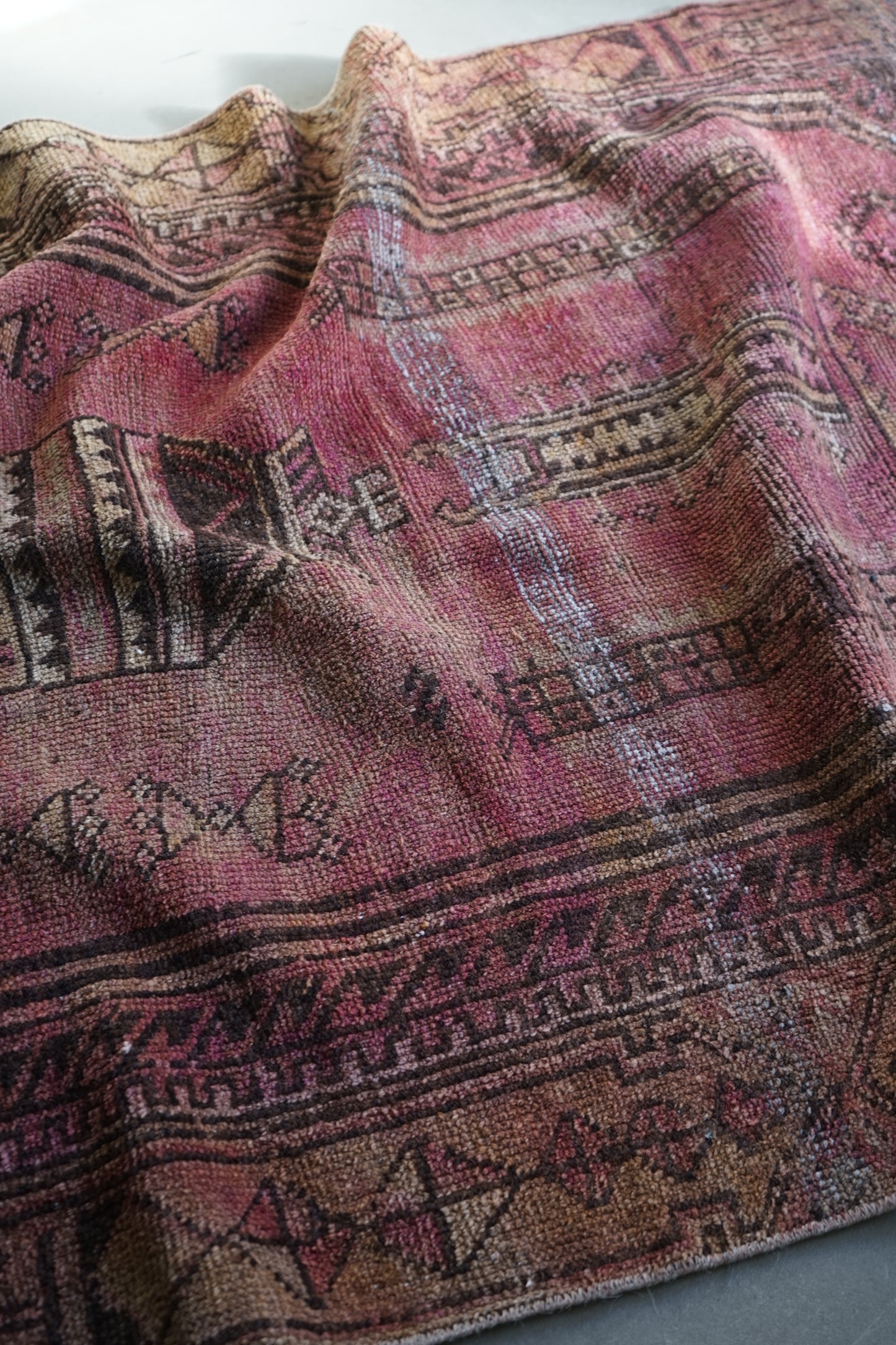 TURKEY OLD SHABBY PURPLE SMALL SIZE 1970年代 126 × 105 cm No.TR25216