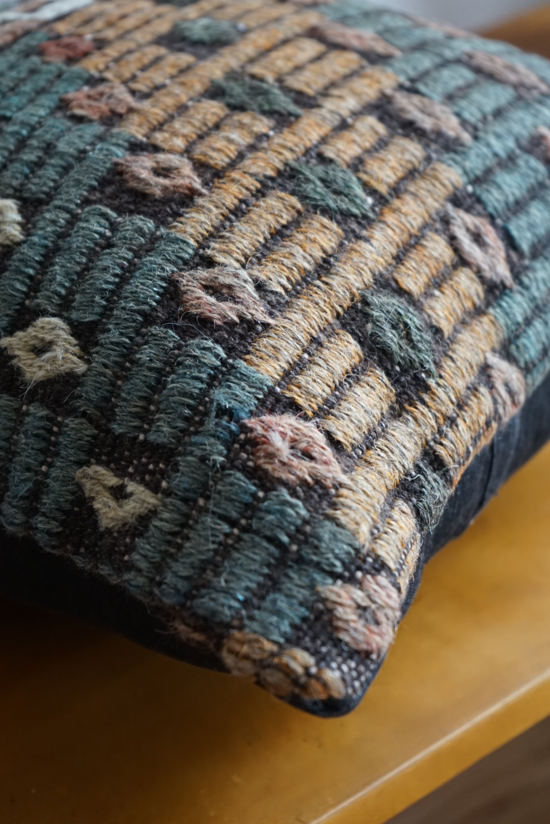 Türkiye Old Kilim Cushion Cover Bronz , Green , White Mix Color Tribal Design 38 × 38 cm No.TR25527 / 国内送料無料・羊毛手織りキリム