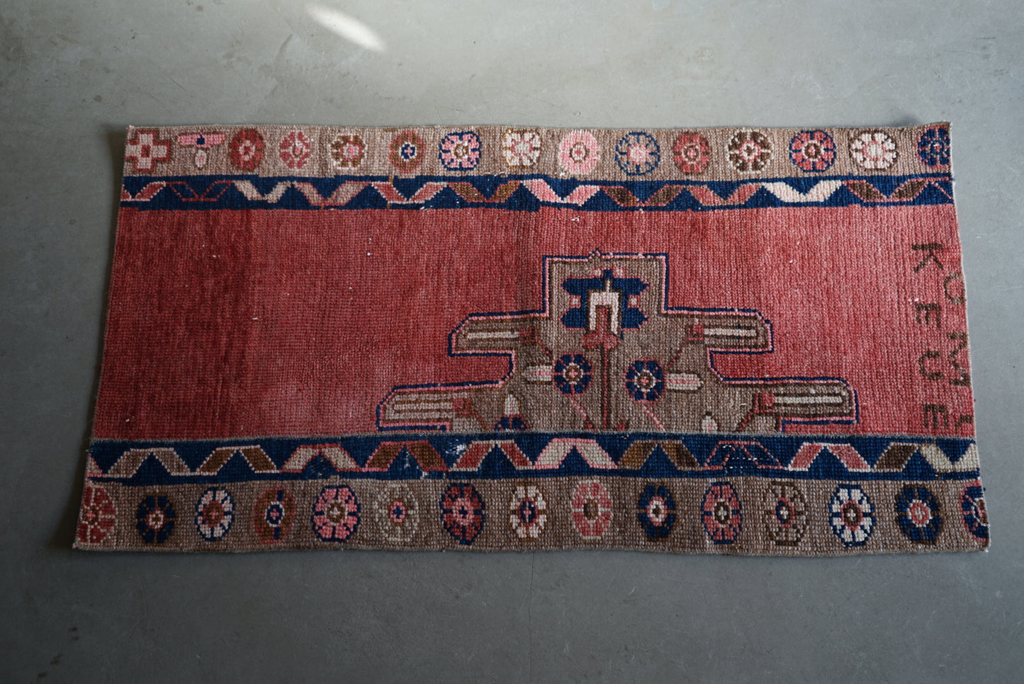 Türkiye Old Oushak Salmon Pink , Navy Runner 1970年代 133.5 × 68 cm No.TR25295