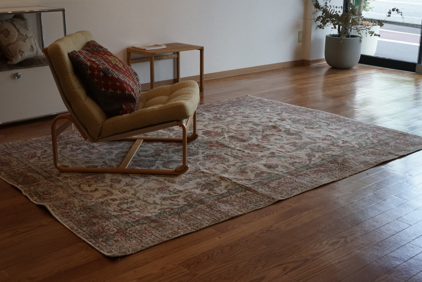 Türkiye Old Isparta Medallion Beige , Green , Rose Red 1960年代 231 × 165 cm No.TR25477 / 国内送料無料