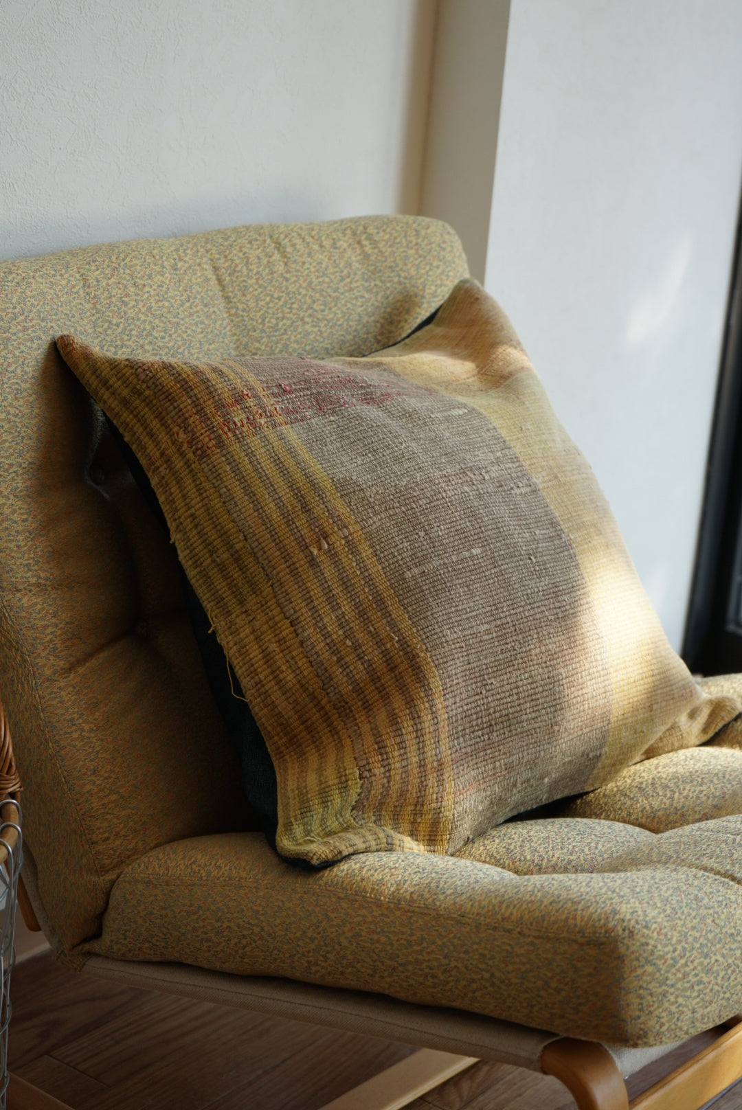 Türkiye Old Kilim Cushion Cover Yellow , Beige , Glay Mix Stripe Design 52 × 50 cm No.TR25560 / 送料無料・羊毛手織りキリム