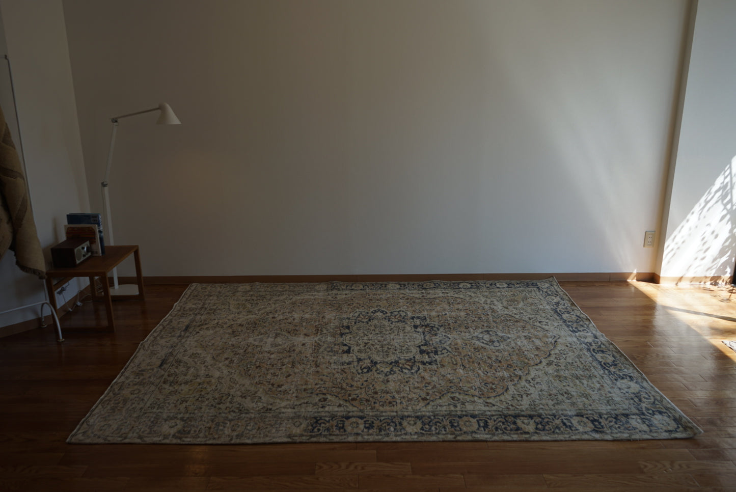 Türkiye Old Isparta Medallion Navy , Beige 1960年代 259 × 194 cm No.TR25375