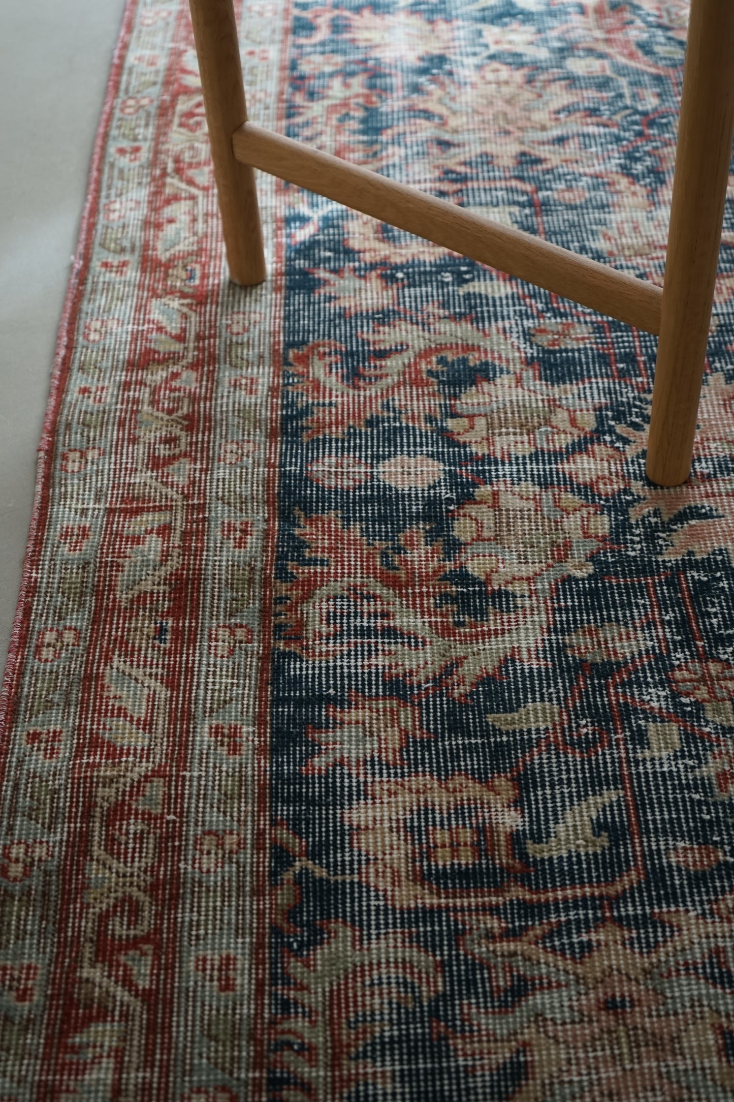 TURKEY OLD ISPARTA NAVY FLORAL 1970年代 207 × 114 cm No.TR25176