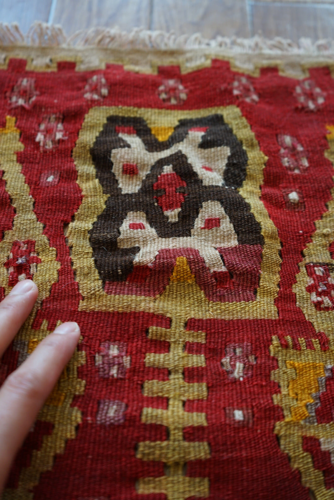 店頭販売 Tribal rug Türkiye Old Anatoria Kilim Tapestry Red , Yellow " Tree of life " 1960年代 111 × 53 cm No.TR25565 / 国内送料無料・羊毛手織りキリム