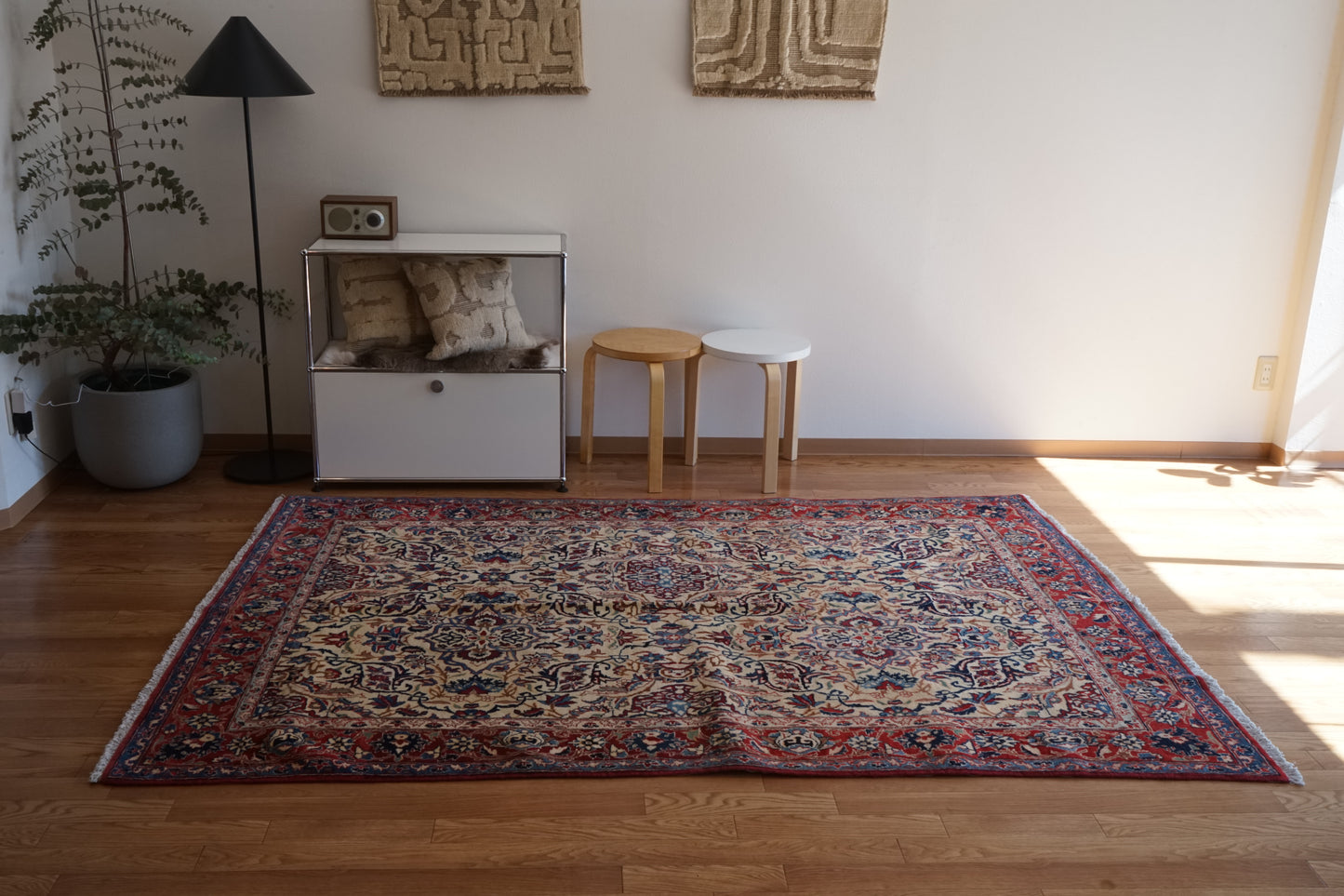 店頭販売 Iran Antique Esfahan 1840年代 231 × 157 cm / 国内送料無料・羊毛手織り絨毯