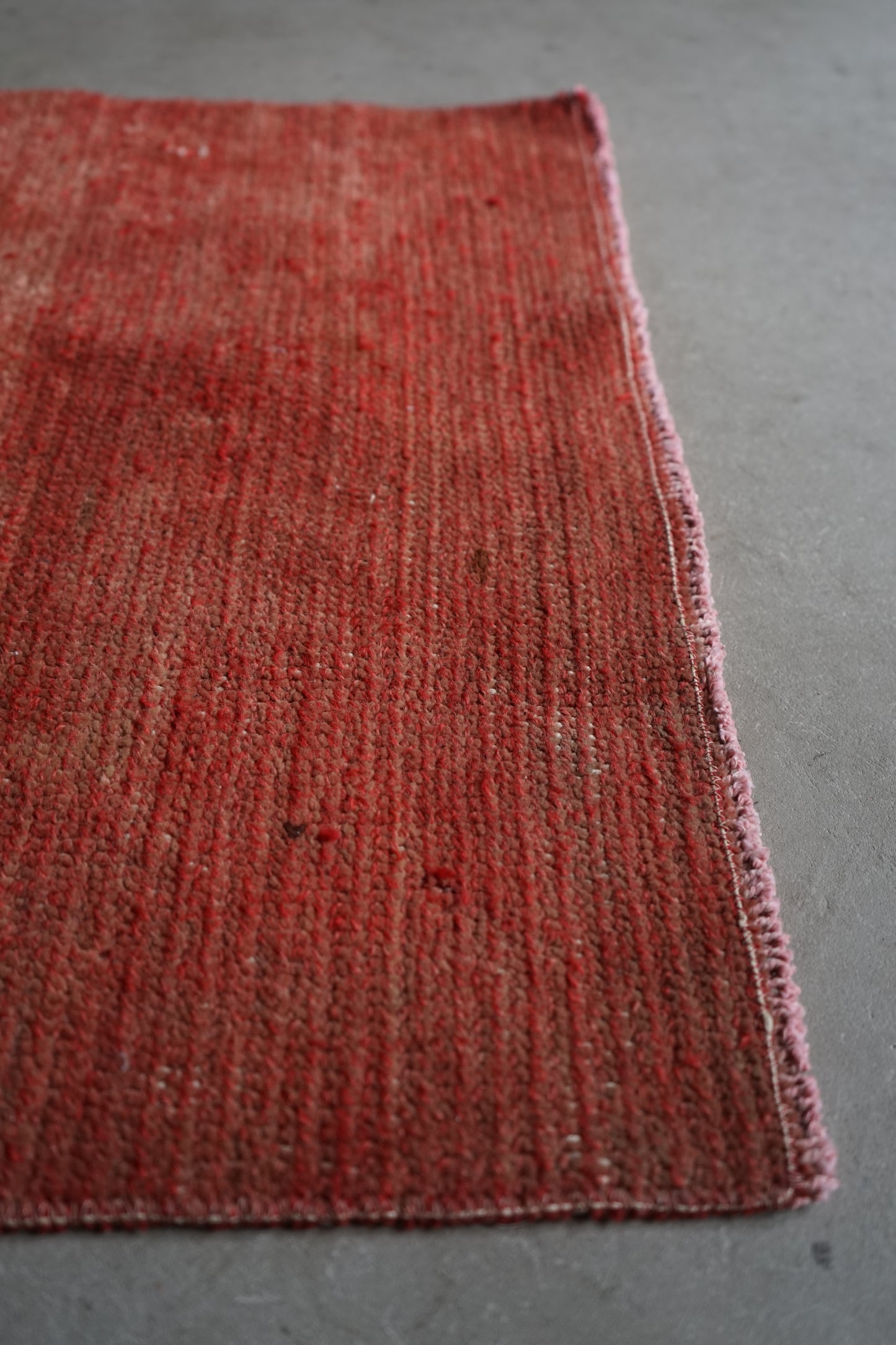 TURKEY OLD OUSHAK SALMON PINK RUNNER 1970年代 148 × 60 cm No.TR25204