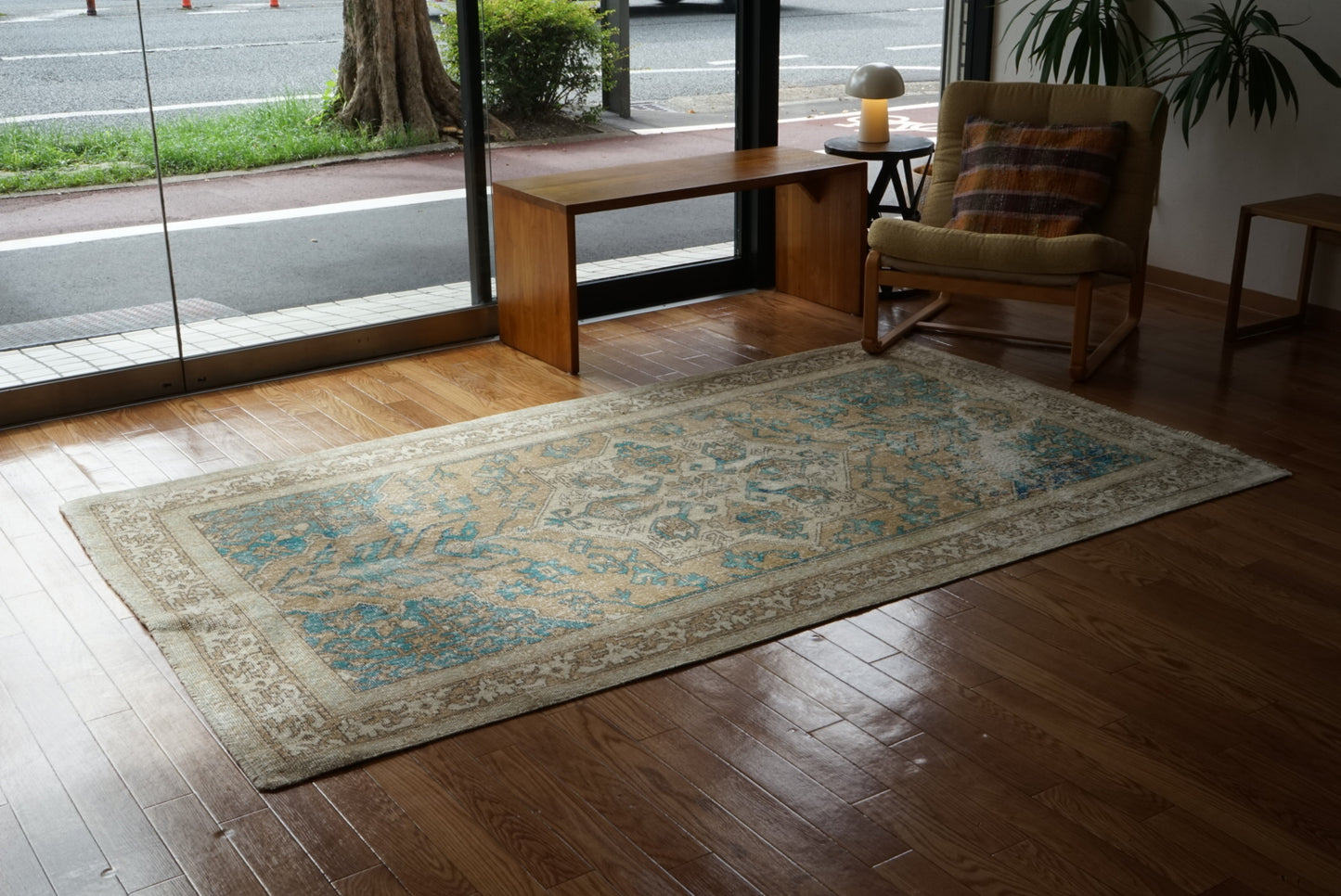 Türkiye Old Oushak Beige , Blue , Medallion 1960年代 227 × 132cm No.TR25454