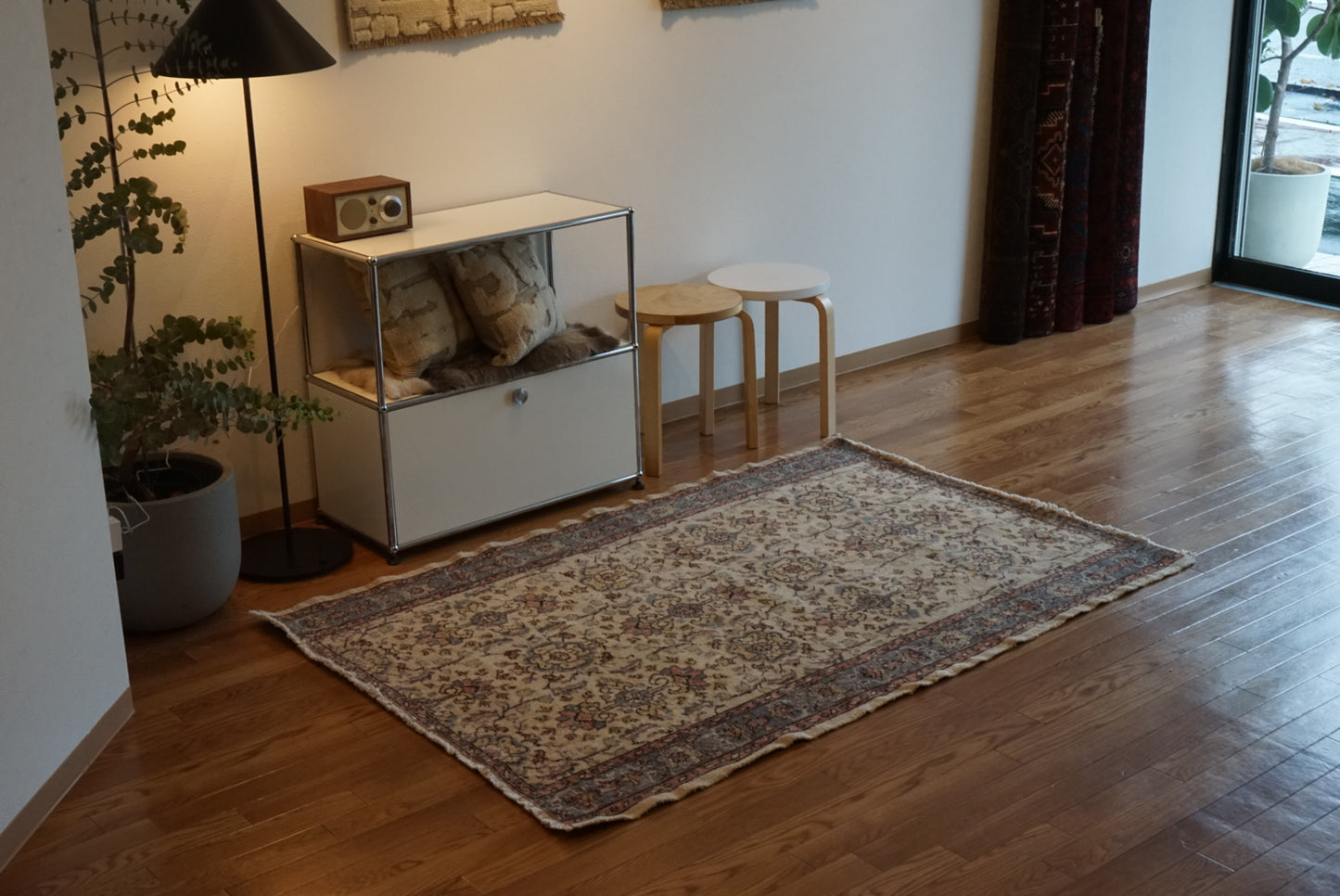 Türkiye Old Isparta Beige , Glay , Botanical 1970年代 176 × 119 cm No.TR25453