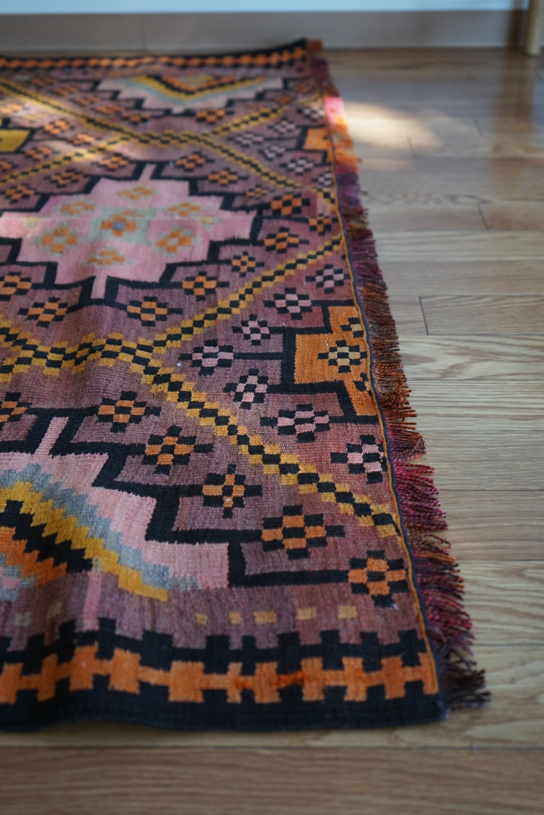 Türkiye Old Kilim Kars Tribal Design Purple 1970年代 180.5 × 135 cm No.TR25548 / 国内送料無料・羊毛手織りキリム