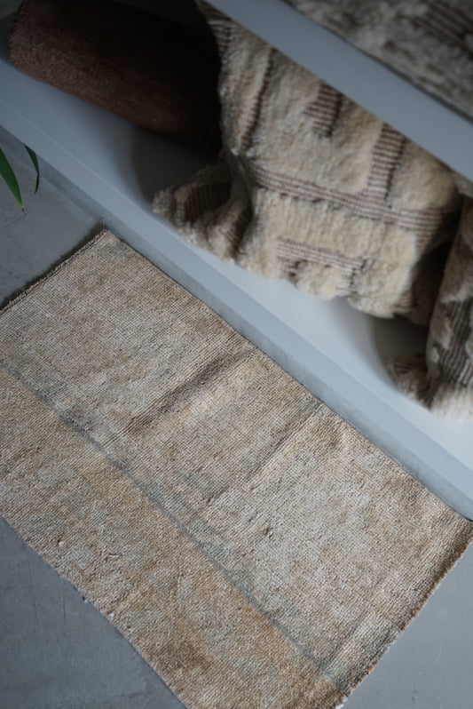 Türkiye Old Oushak Beige Blue Small size 1970年代 85 × 53 cm No.TR25246