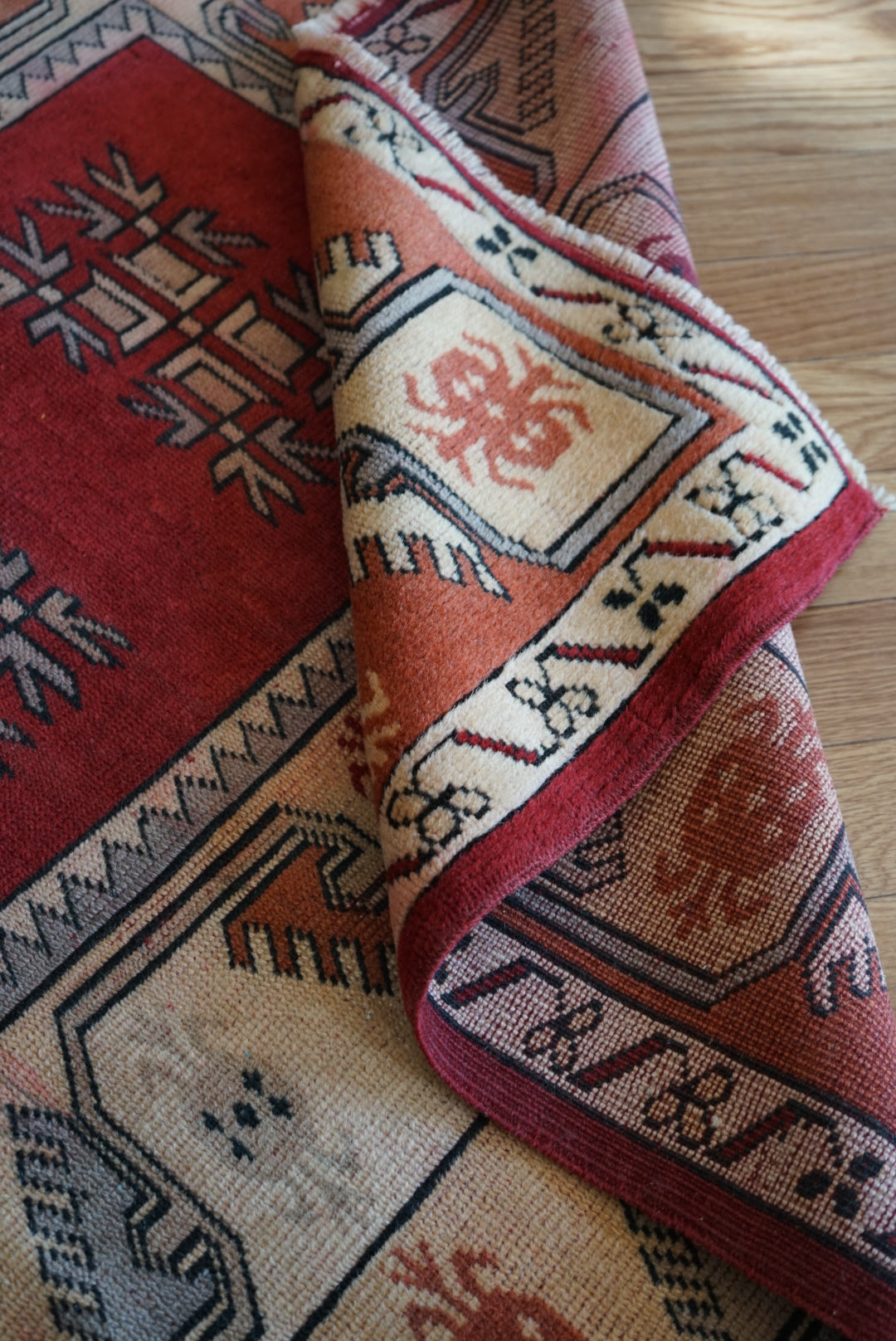 Türkiye Old Anatoria Beige , Red 1960年代 178 × 123 cm No.TR25552 / 国内送料無料・羊毛手織り絨毯
