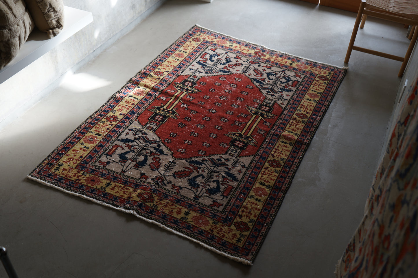 TURKEY VINTAGE ISPARTA PRAYER RUG 1950-1960年代 173 × 122 cm No.TR25174