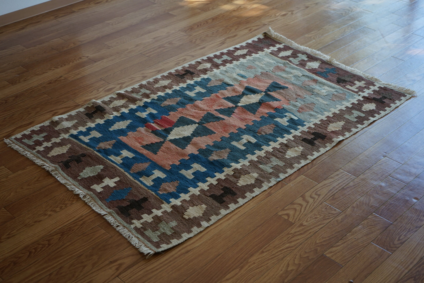 Türkiye Old Kilim Anatoria Tribal Design Blue , Brown , Red 1980年代 145 × 92.5 cm No.TR25549 / 国内送料無料・羊毛手織りキリム