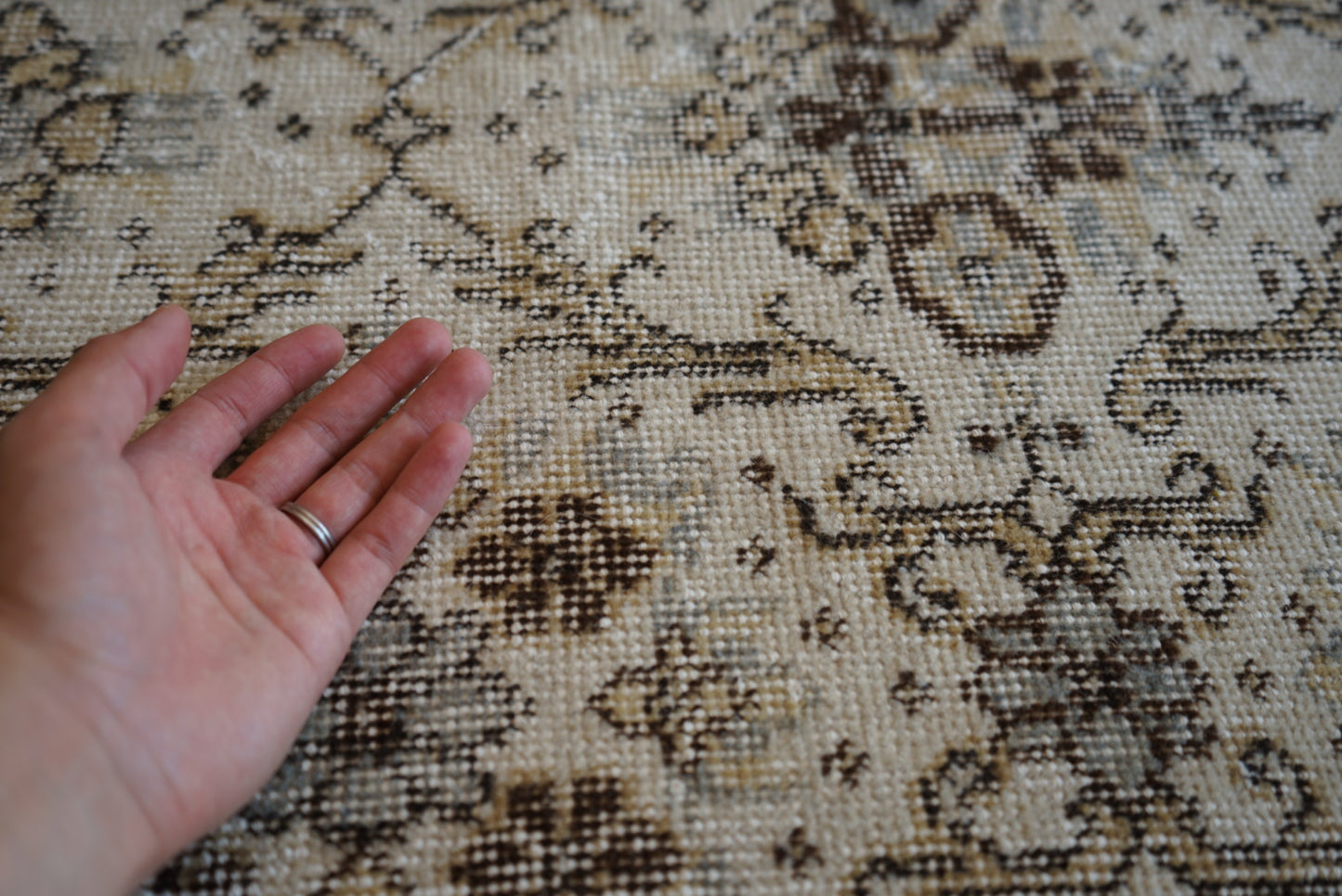 Türkiye Old Isparta Beige , Blue Floral 1970年代 191.5 × 116 cm No.TR25407