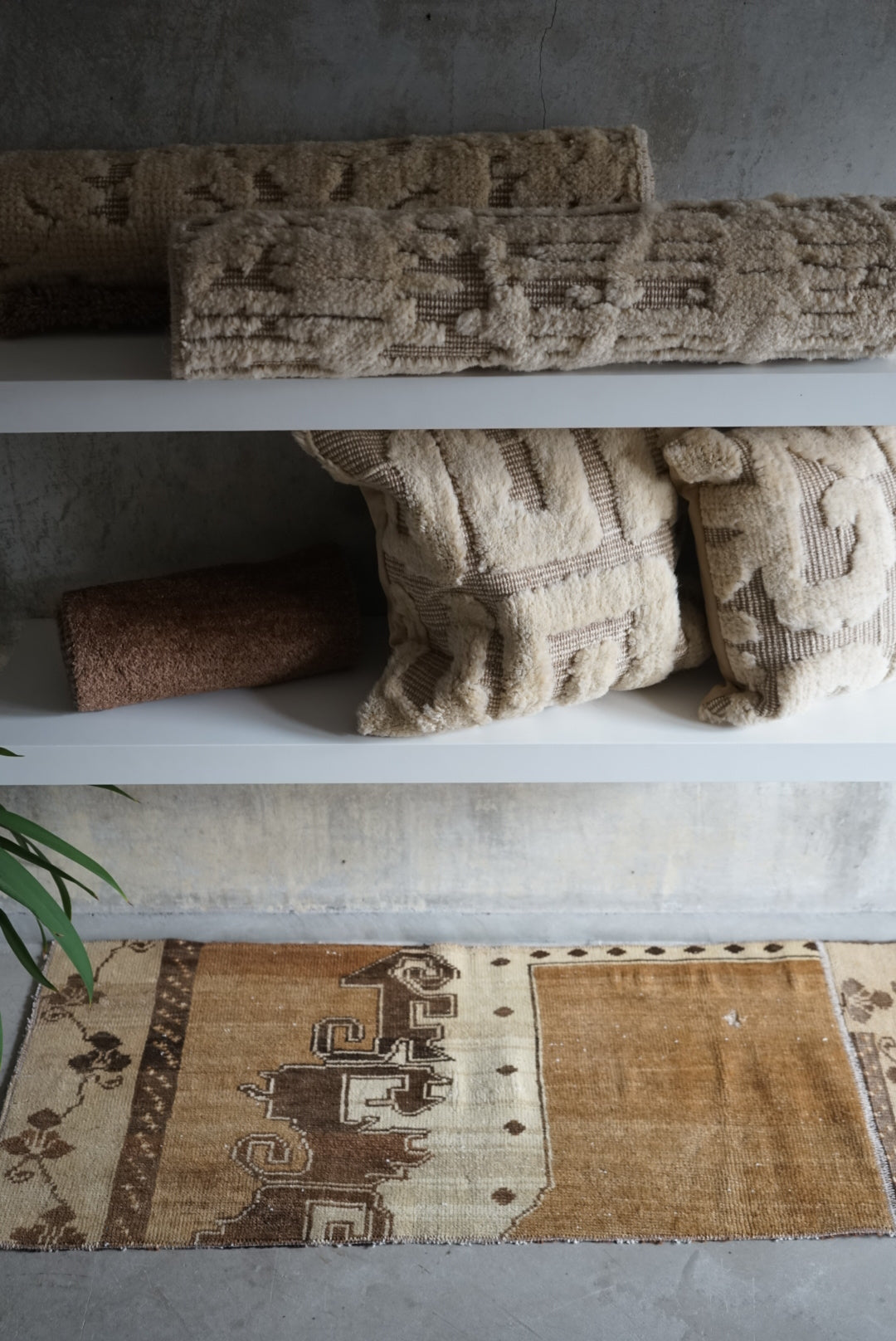 Türkiye Old Isparta Milk Coffee Color Small size 1980年代 115 × 47 cm No.TR25240