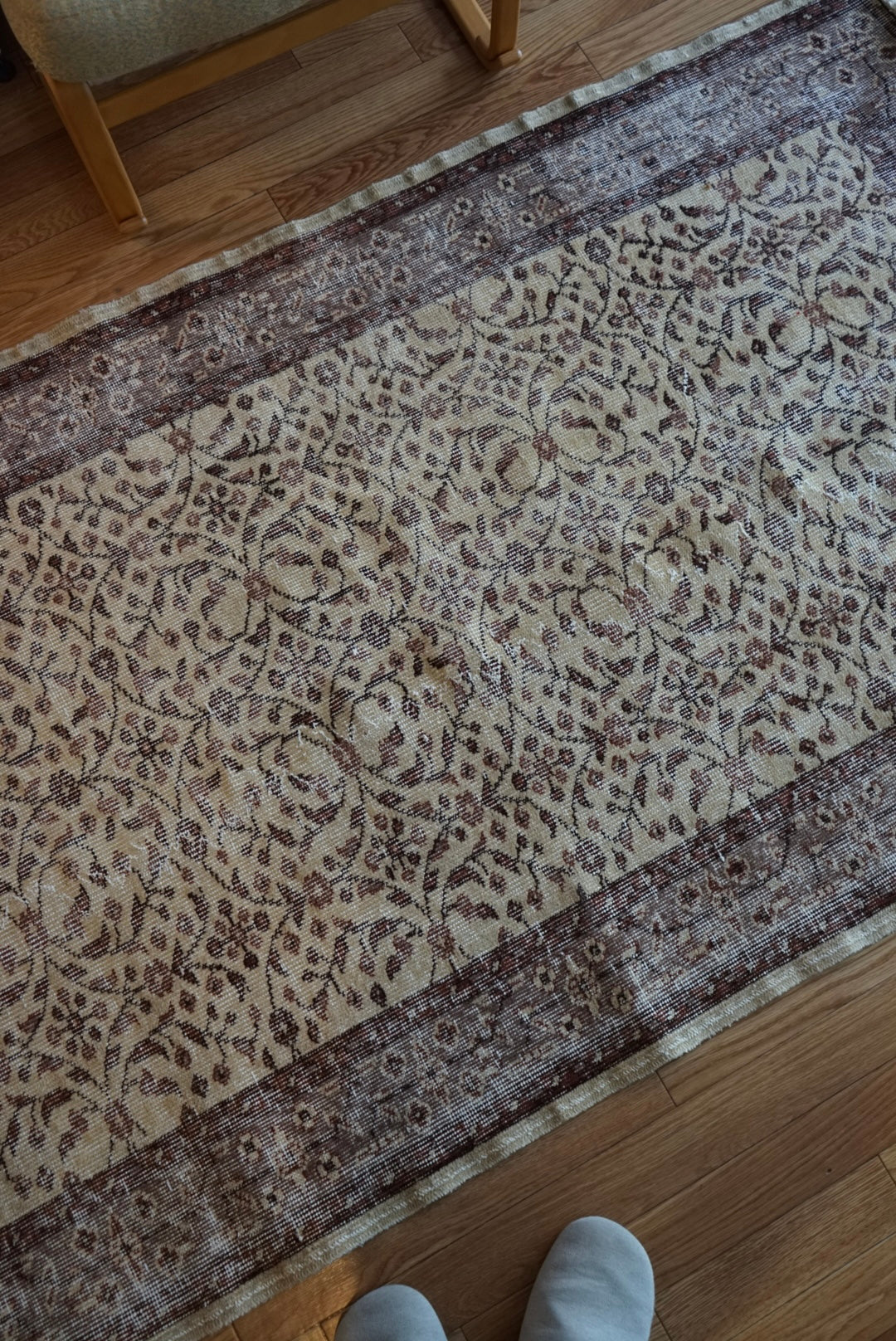 Türkiye Old Isparta Beige ,  Azuki Color Flower 1970年代 198.5 × 117 cm No.TR25519 / 国内送料無料・羊毛手織り絨毯