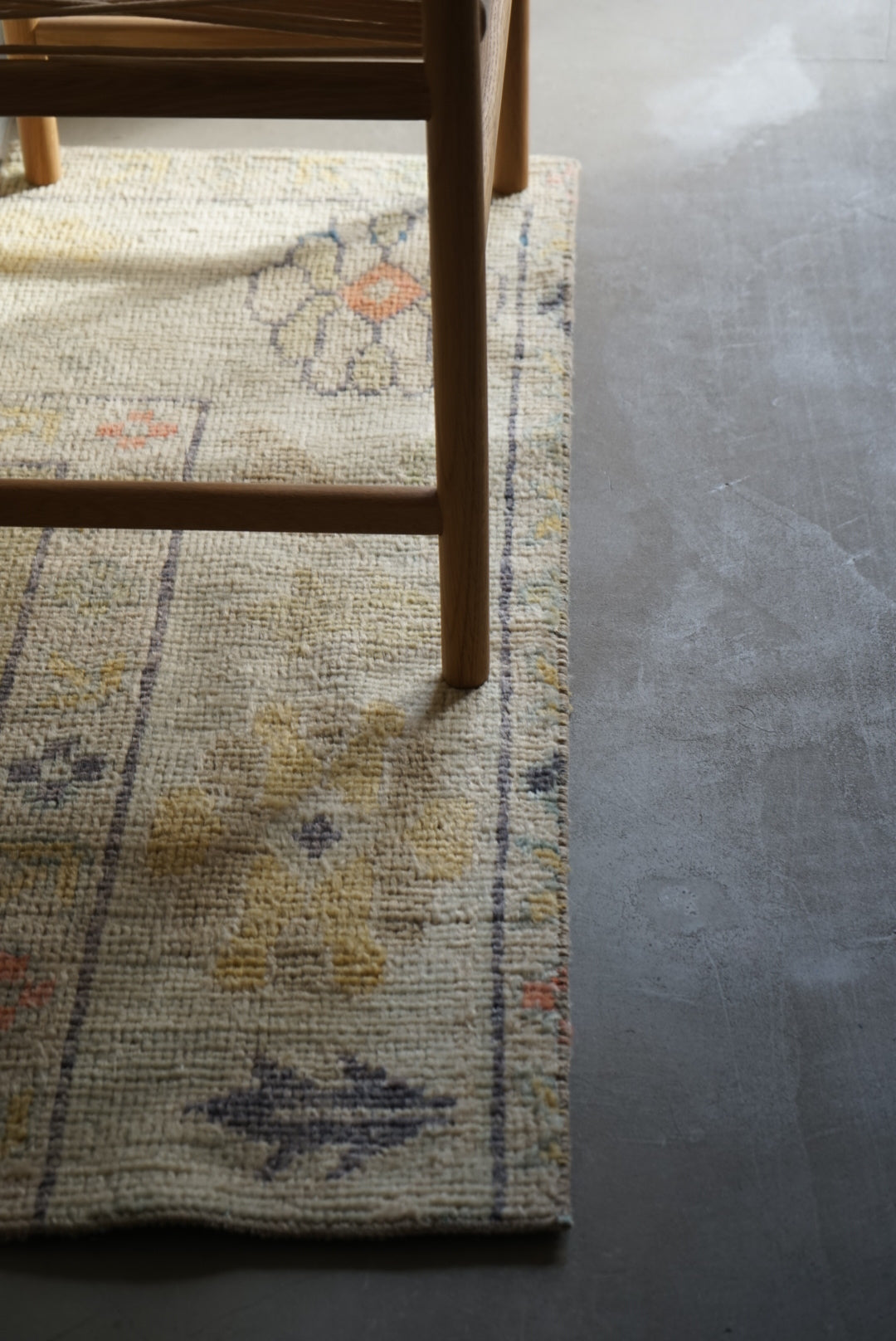 Türkiye Old Oushak Beige Pale Green Small size 1970年代 104 × 46 cm No.TR25245