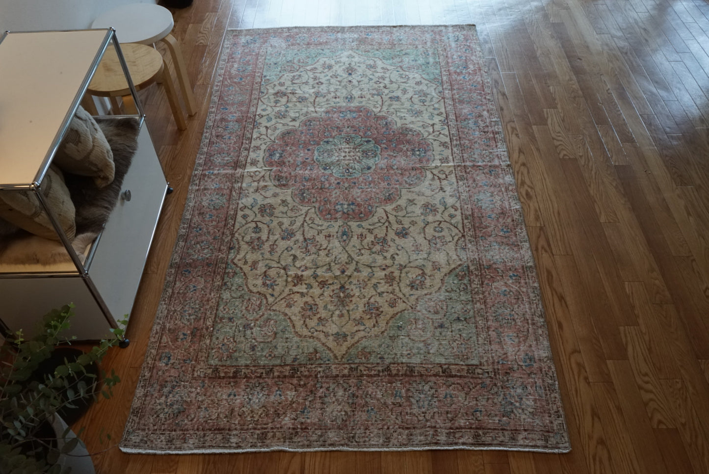 Türkiye Old Isparta Beige , Red , Green Medallion 1960年代 244 × 142 cm No.TR25455